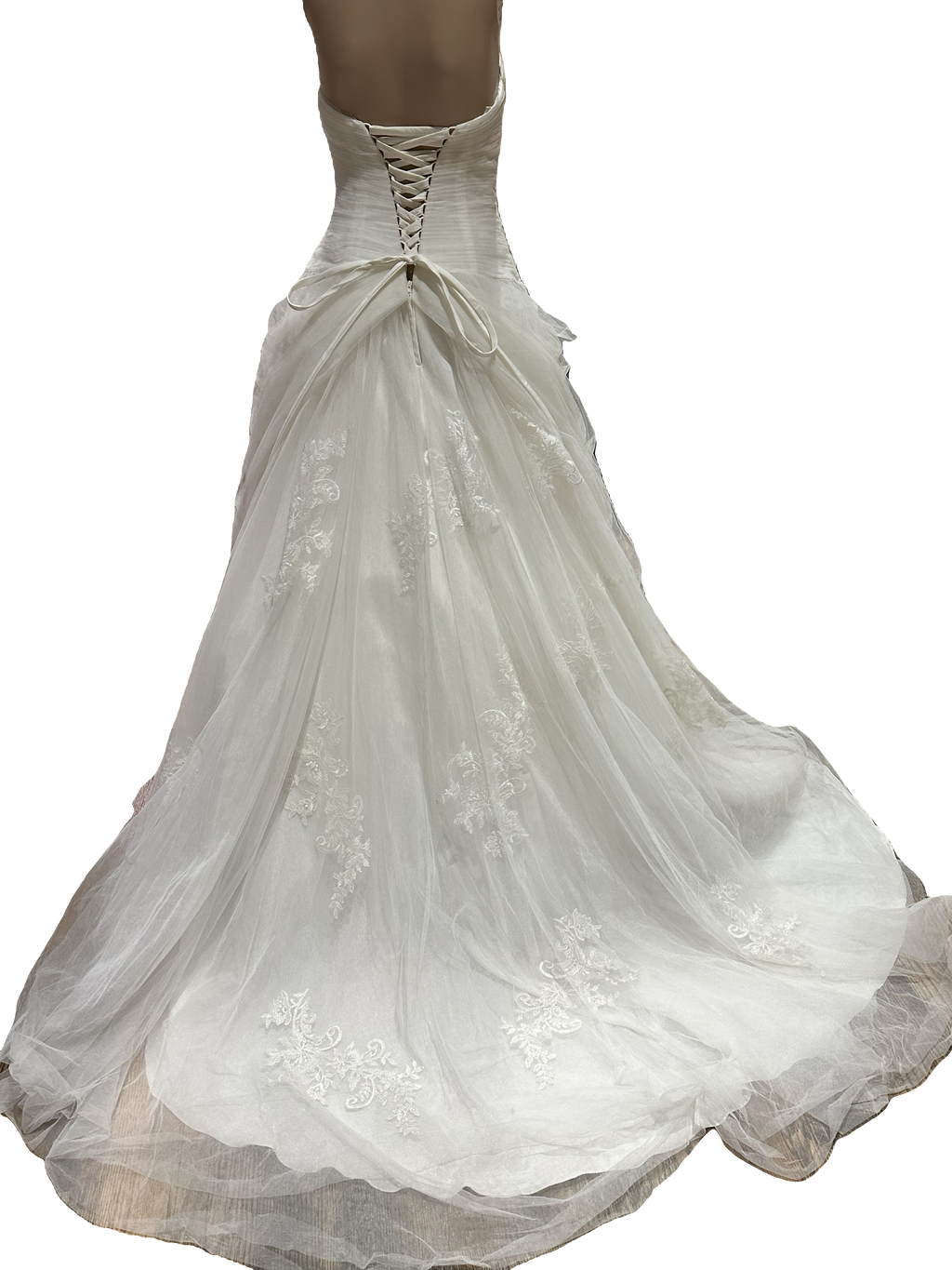 David’s Bridal Princess-Style Ball Gown with a Sweetheart Neckline- SIZE 6