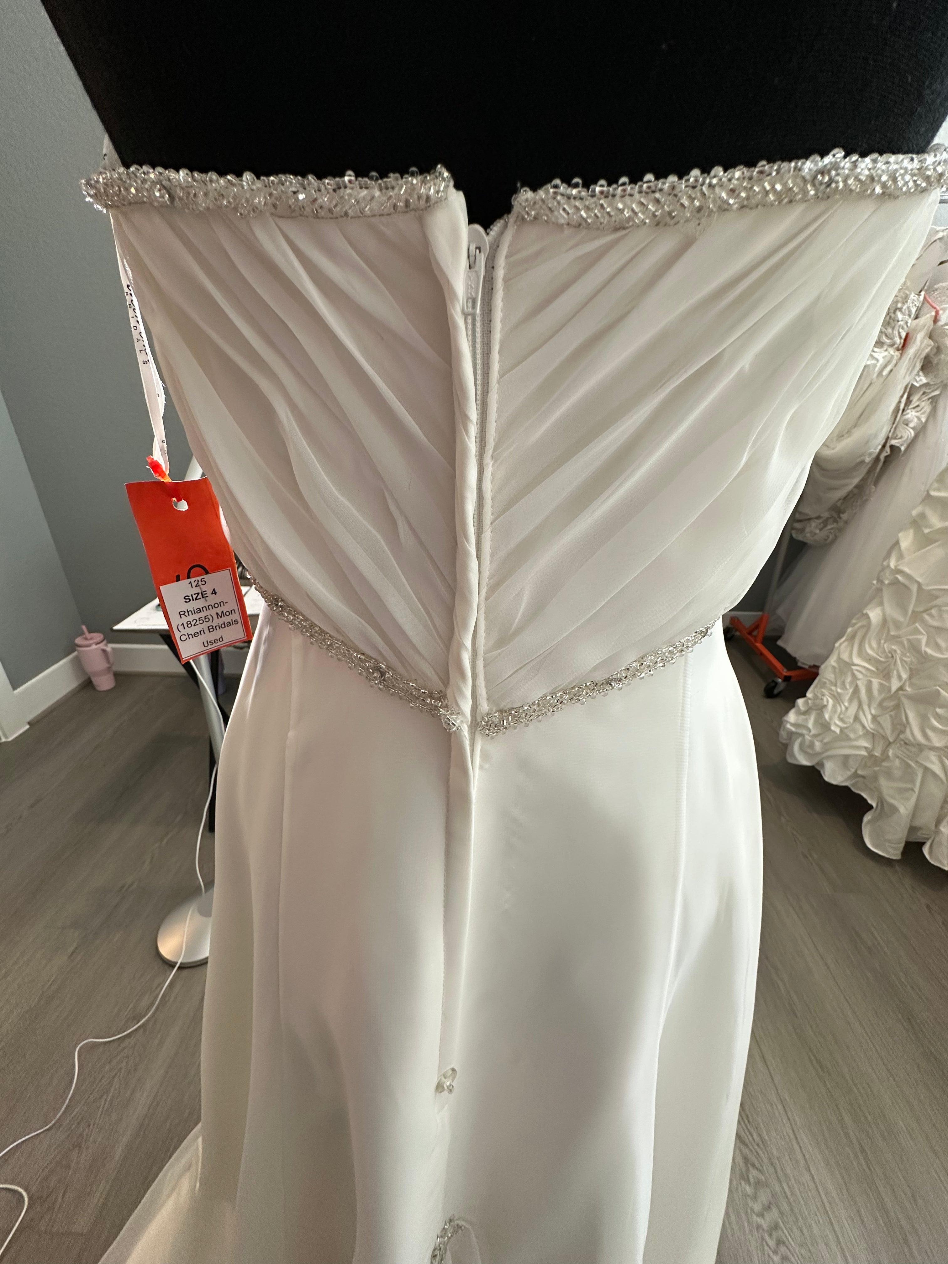 Rhiannon A-Line Strapless Sweetheart Wedding Dress/ SIZE 4