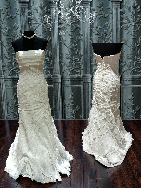 Vera Wang Fitted Sheath Trumpet Style Vintage-Inspired Wedding Gown/ SIZE 2