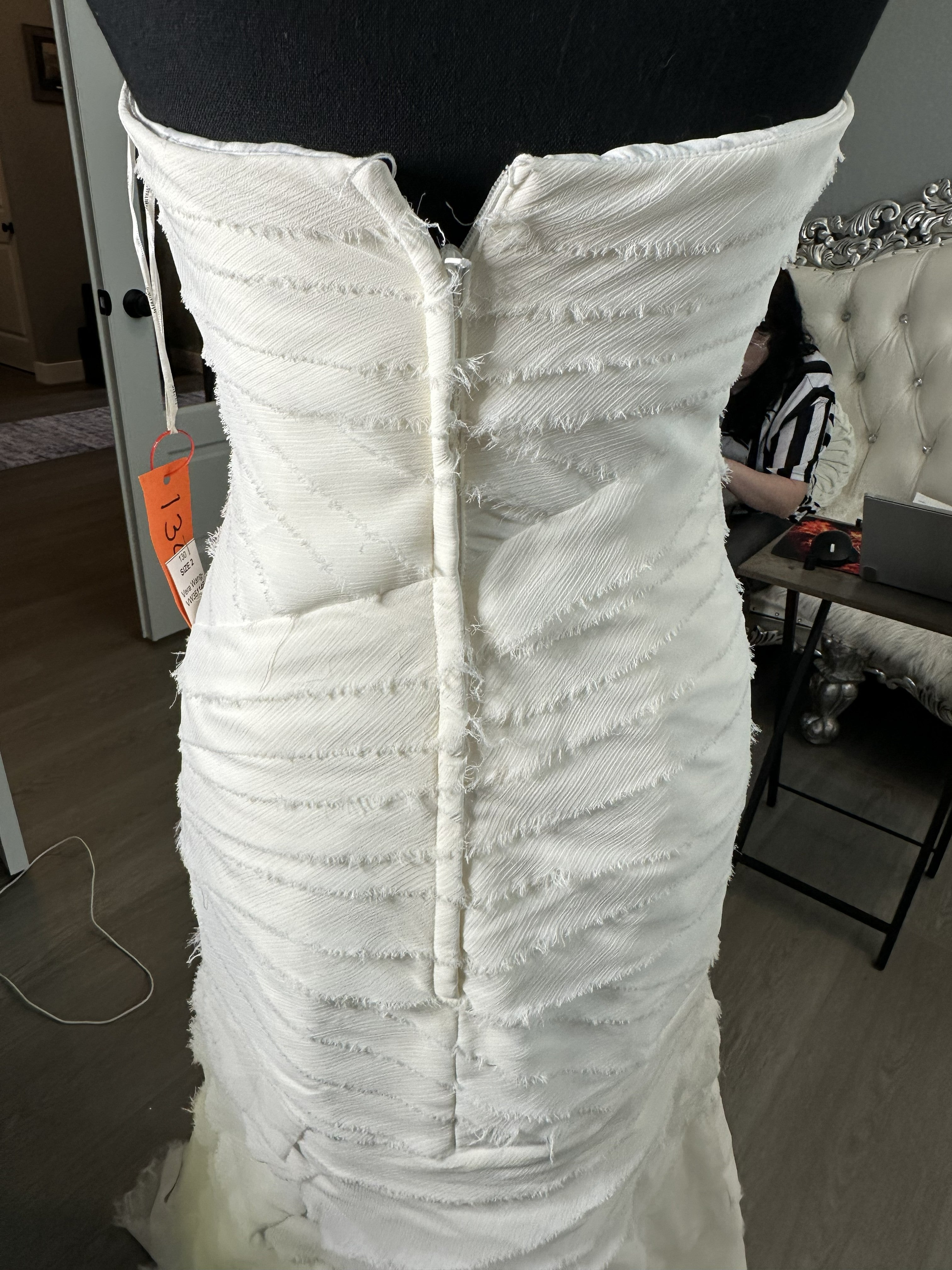 Vera Wang Fitted Sheath Trumpet Style Vintage-Inspired Wedding Gown/ SIZE 2