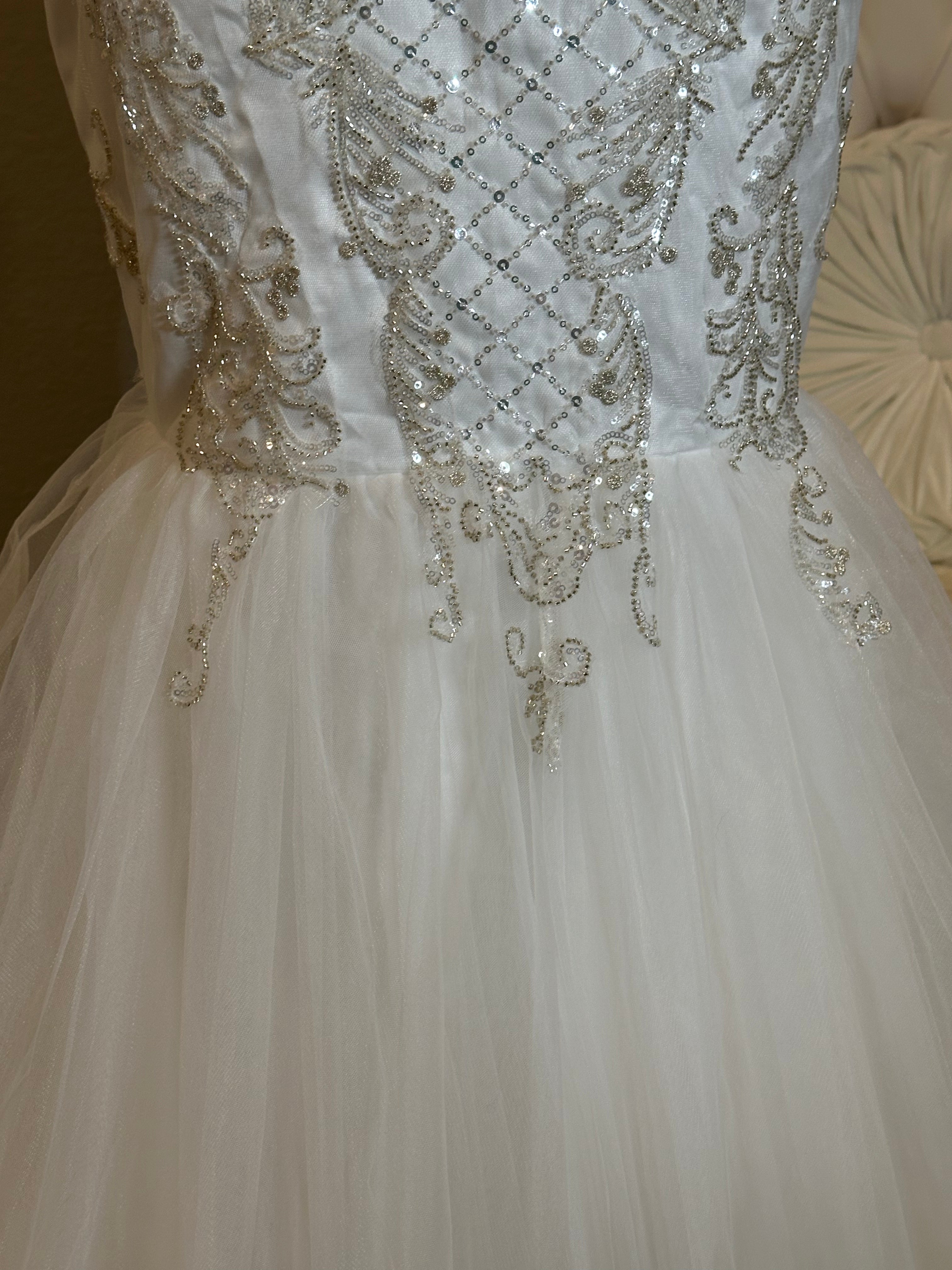 Custom Modern Mermaid-Style Wedding Gown with a Stunning Sweetheart Neckline- SIZE4