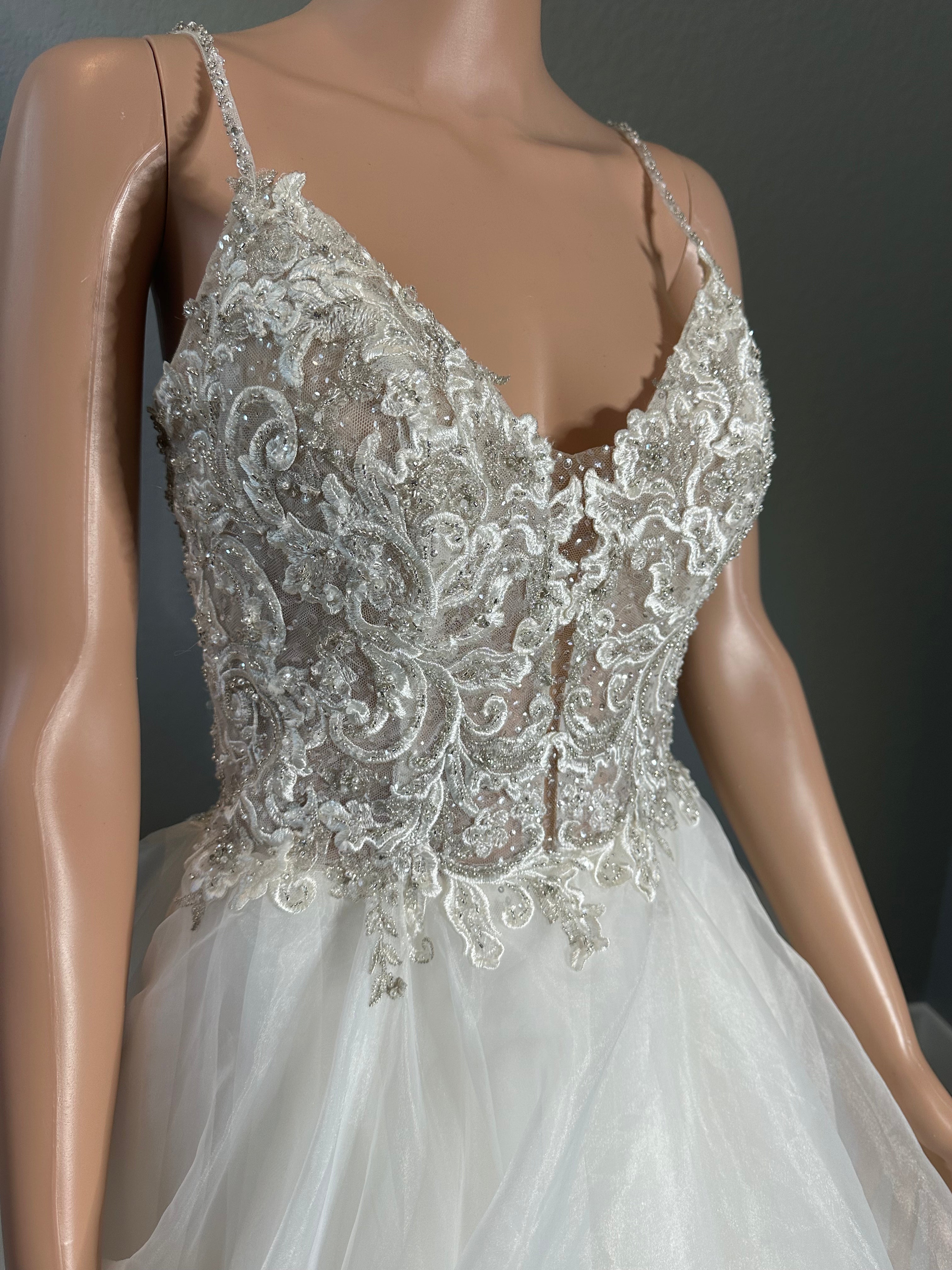 Martin Thornburg Full Ball Gown with V-Neck with Lace and Embroidery SIZE 6