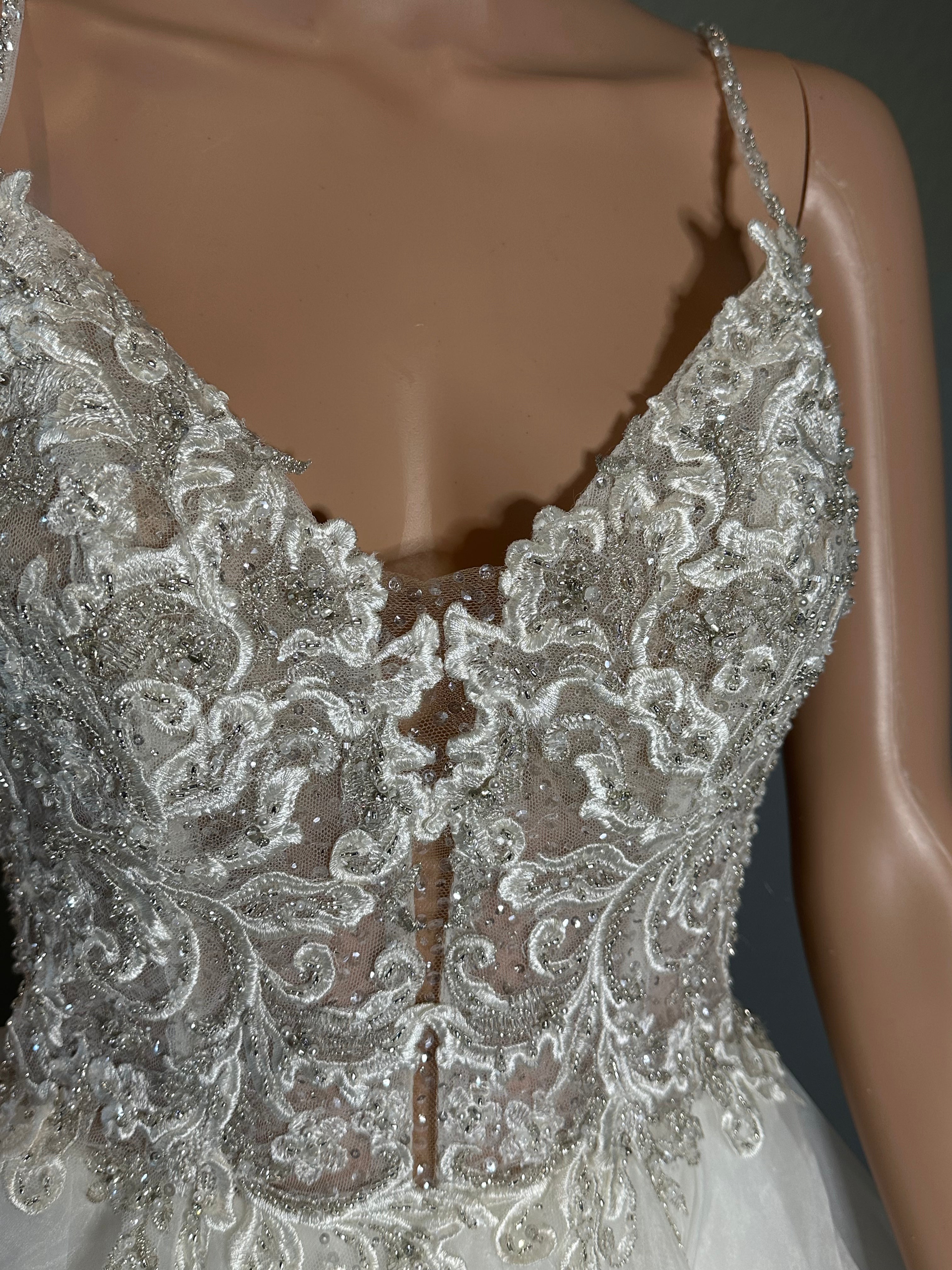 Martin Thornburg Full Ball Gown with V-Neck with Lace and Embroidery SIZE 6