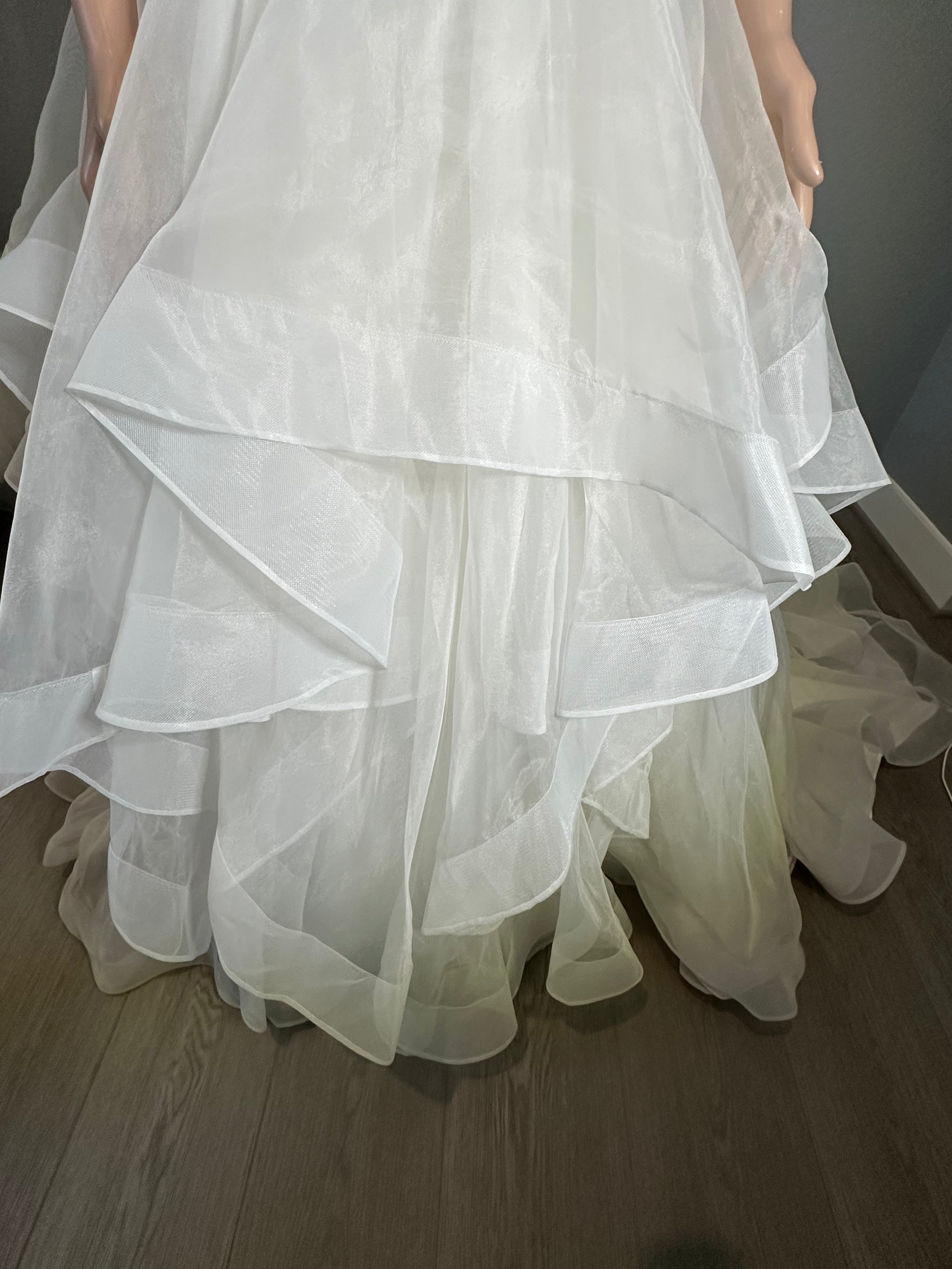 Martin Thornburg Full Ball Gown with V-Neck with Lace and Embroidery SIZE 6