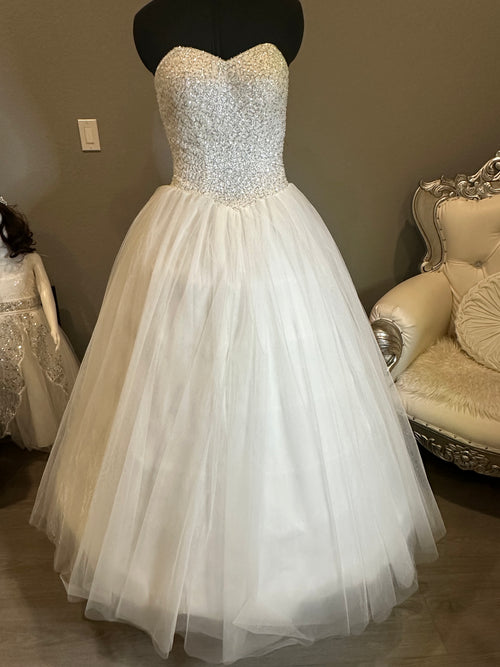 Alfred Angelo AA-Line Strapless Sweetheart Gown with a  Corset Back- SIZE 8