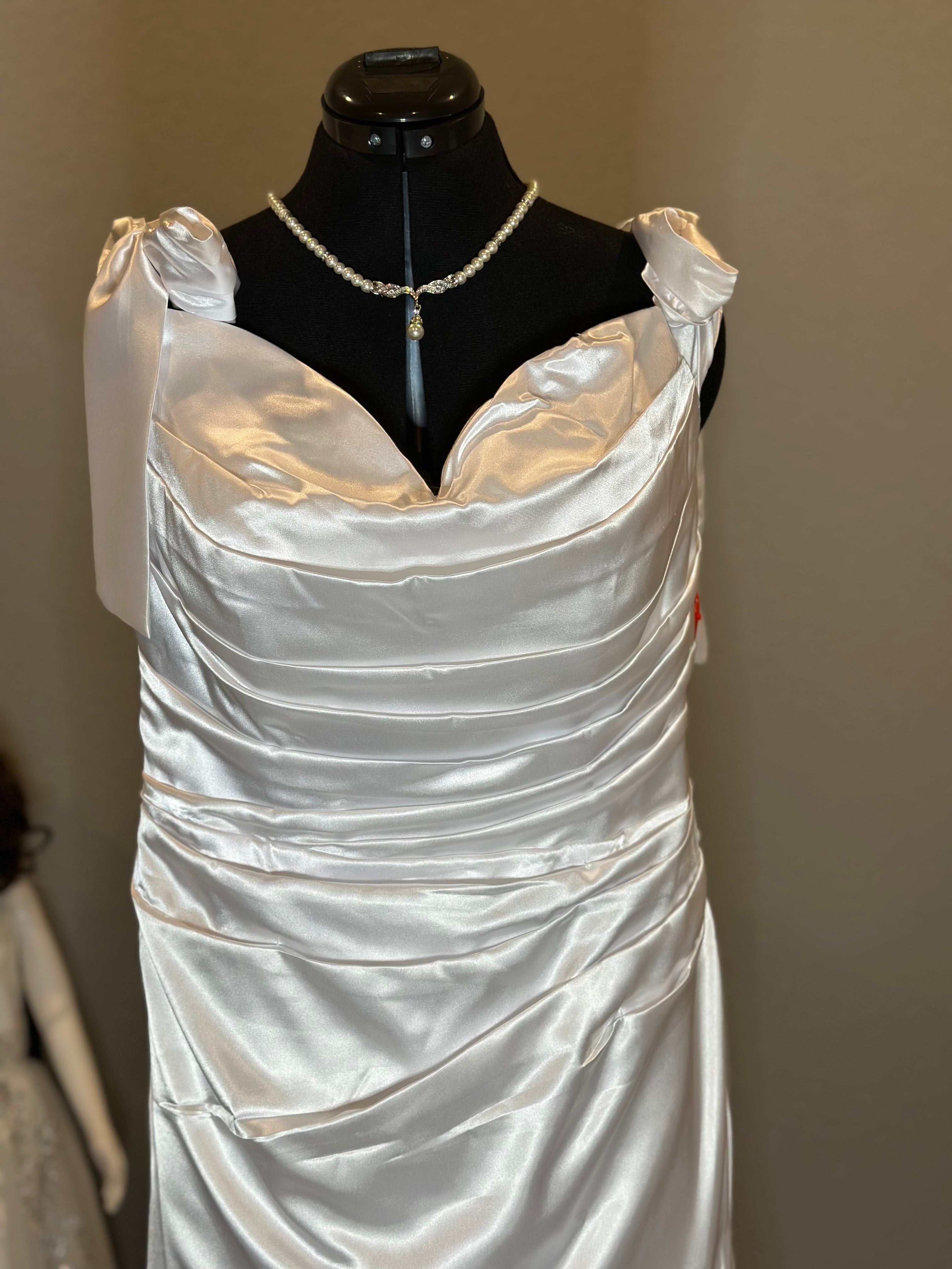 Custom made Elegant Satin Mermaid Wedding Dress with Ruched Bodice & Cap Sleeves | Vintage-Inspired Bridal Gown SIZE 10