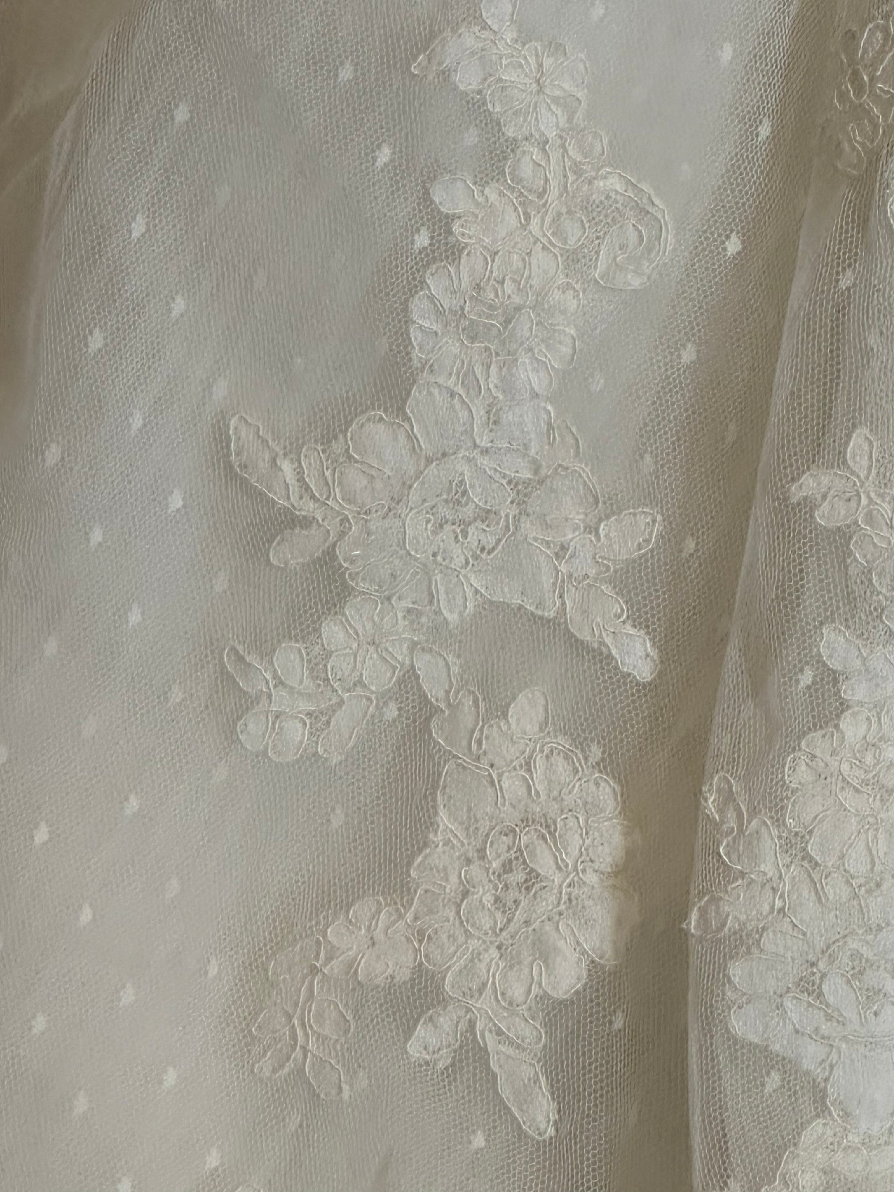 La Sposa Pronovias Lace A-Line Wedding Dress w/ Straight Neckline, Button Back & Chapel Train SIZE 14