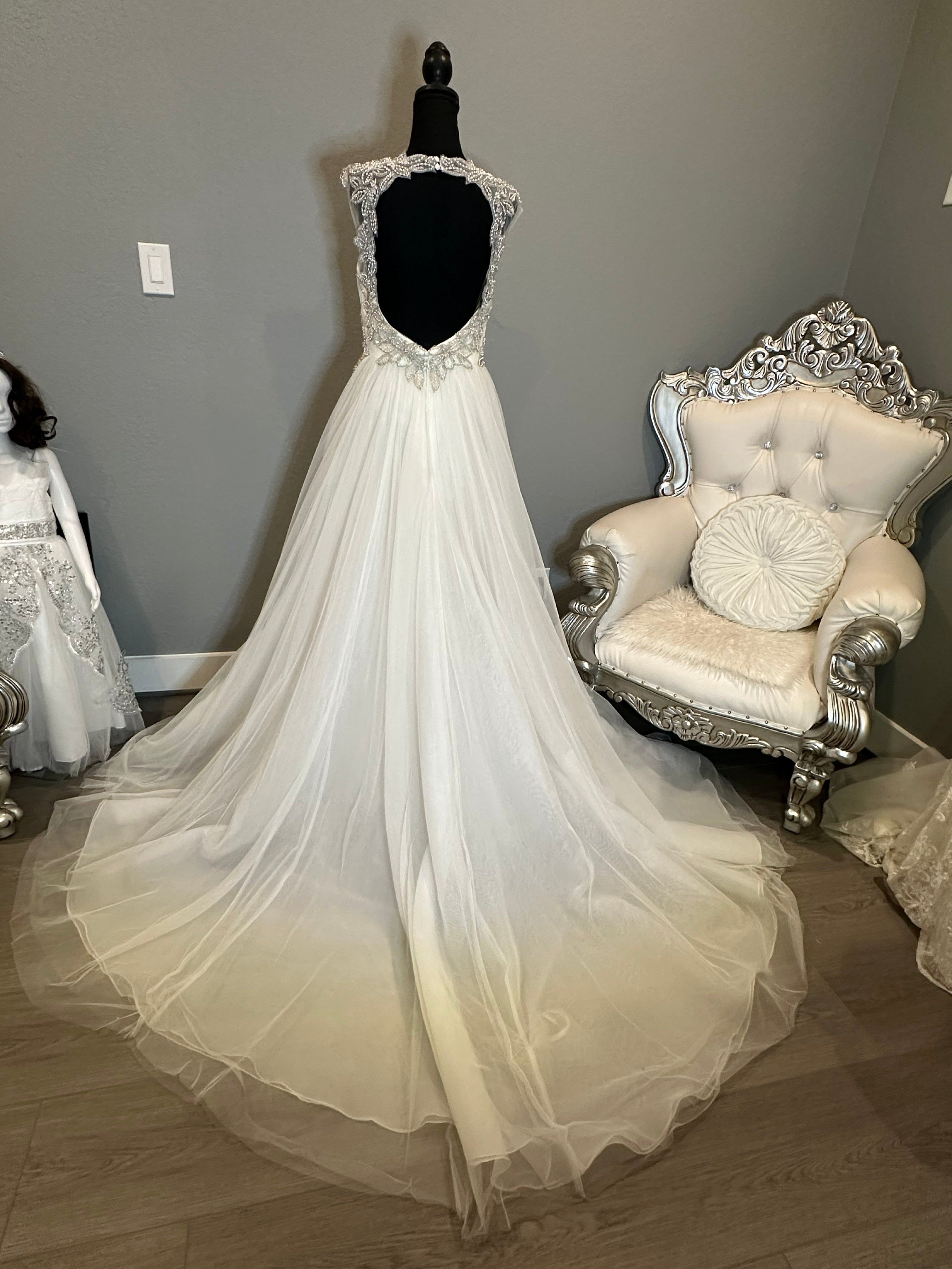 Blue by Enzoani Halifax A-Line Tulle Wedding Dress w/ Beaded Cap Sleeves & Open Back SIZE 8