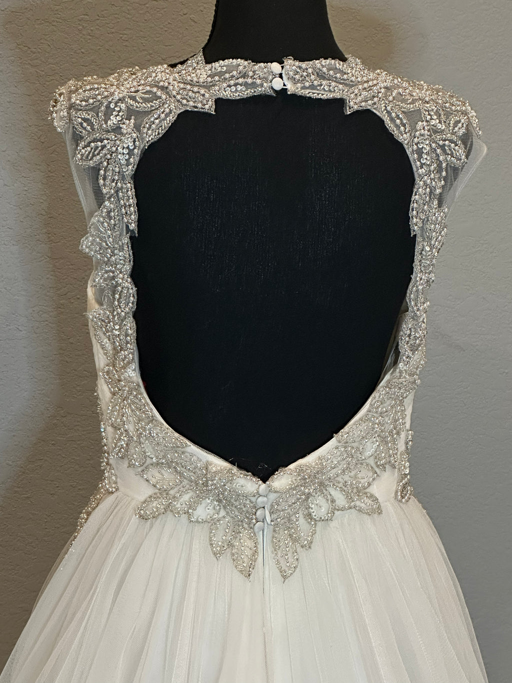 Blue by Enzoani Halifax A-Line Tulle Wedding Dress w/ Beaded Cap Sleeves & Open Back SIZE 8