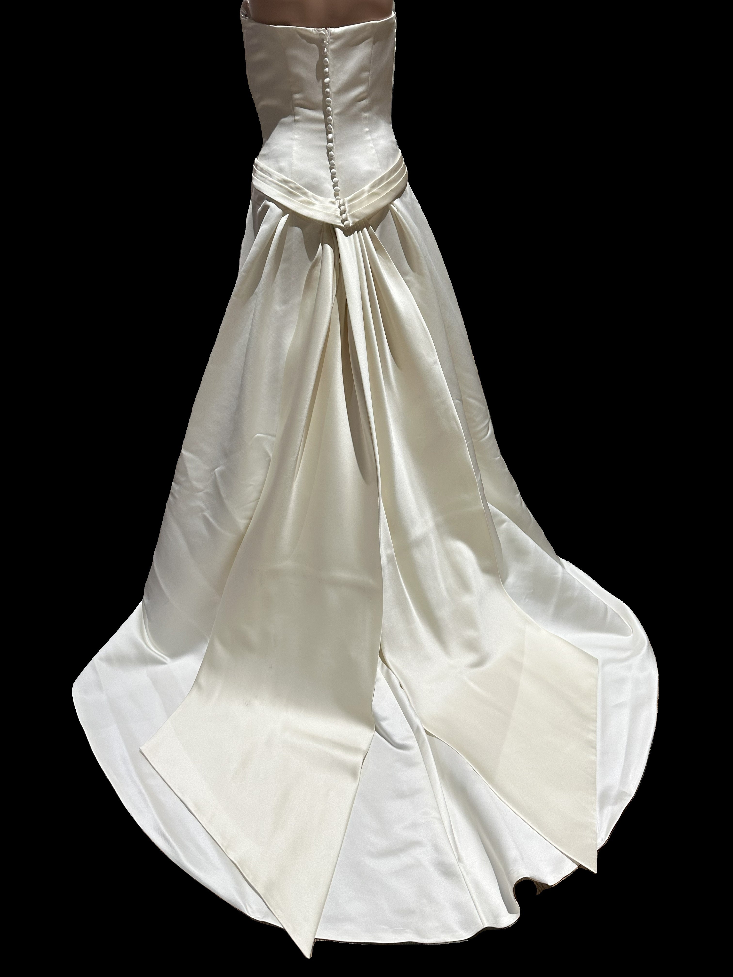 Alfred Angelo Satin A-Line Wedding Dress – Strapless Gown with Button Detail & Chapel Train SIZE 8