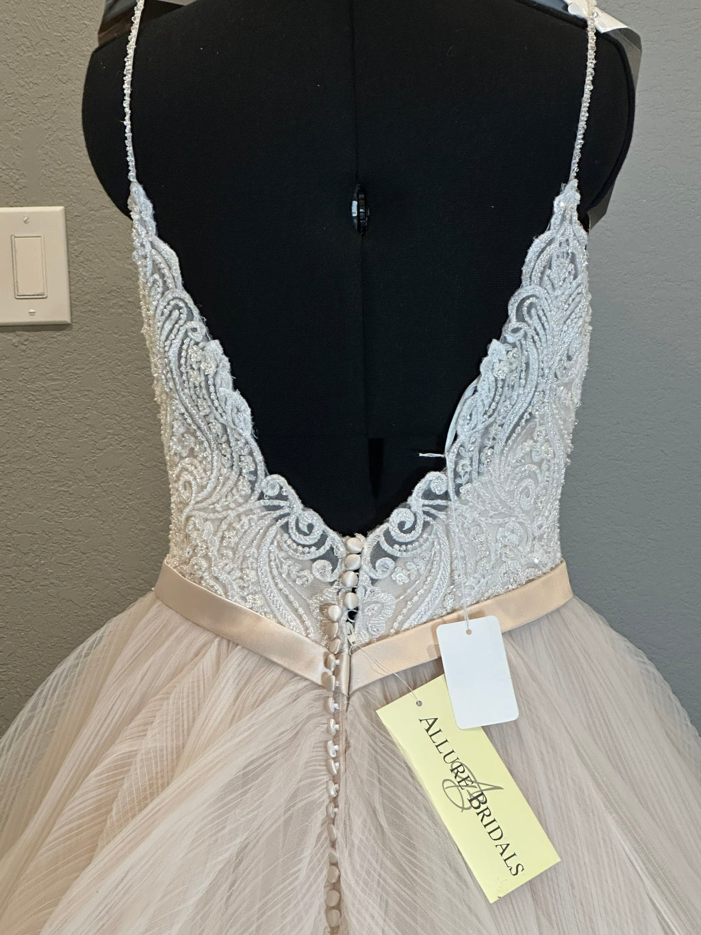 Allure Bridals Beaded Lace Wedding Dress with Tiered Tulle Skirt & Open Back SIZE 10