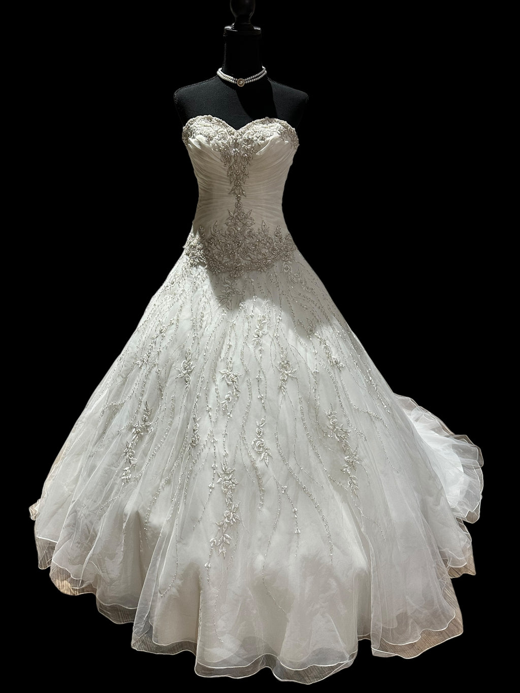 Allure Bridals Strapless Ball Gown with Sweetheart Neckline /SIZE 4