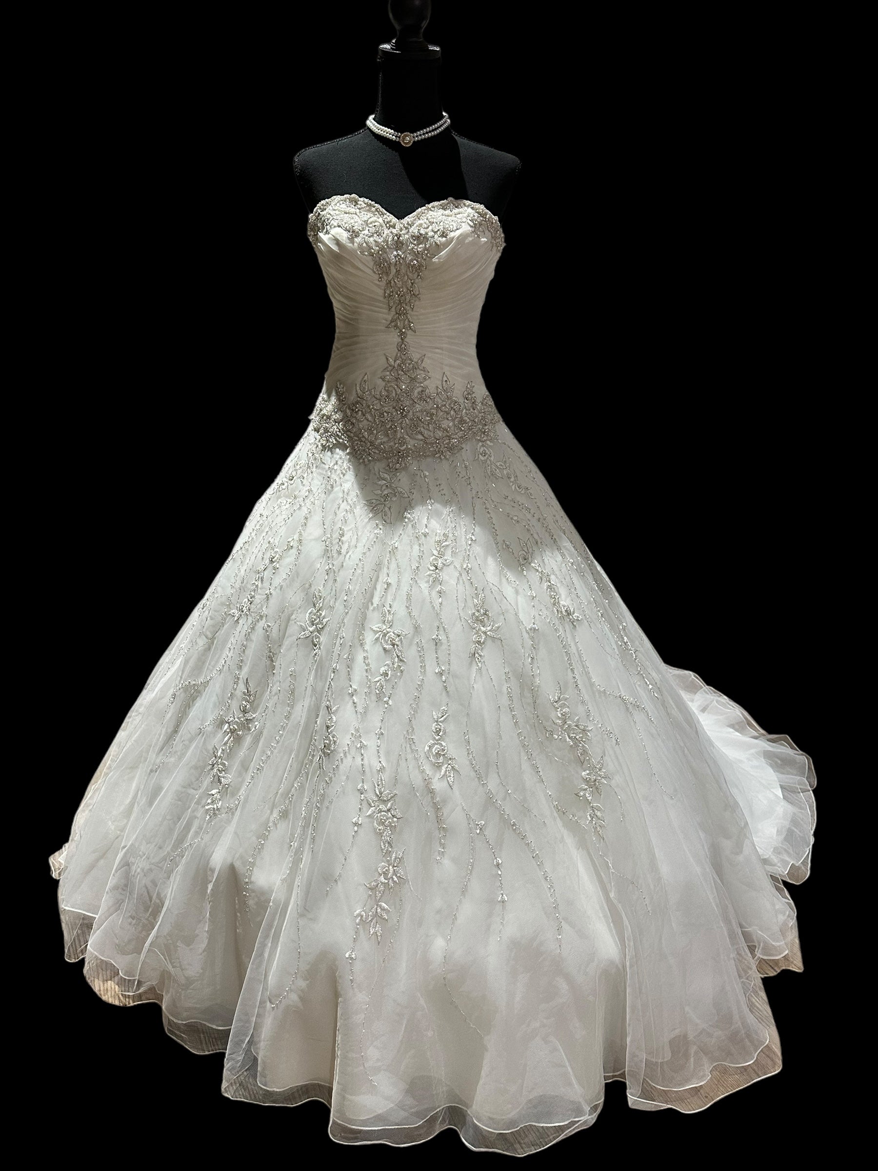 Allure Bridals Strapless Ball Gown with Sweetheart Neckline /SIZE 4