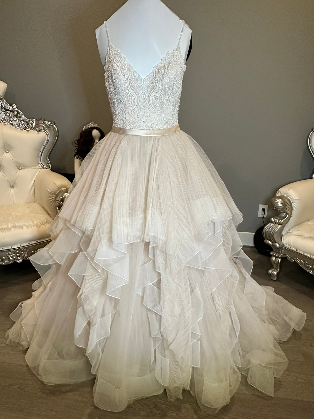 Allure Bridals Beaded Lace Wedding Dress with Tiered Tulle Skirt & Open Back SIZE 10