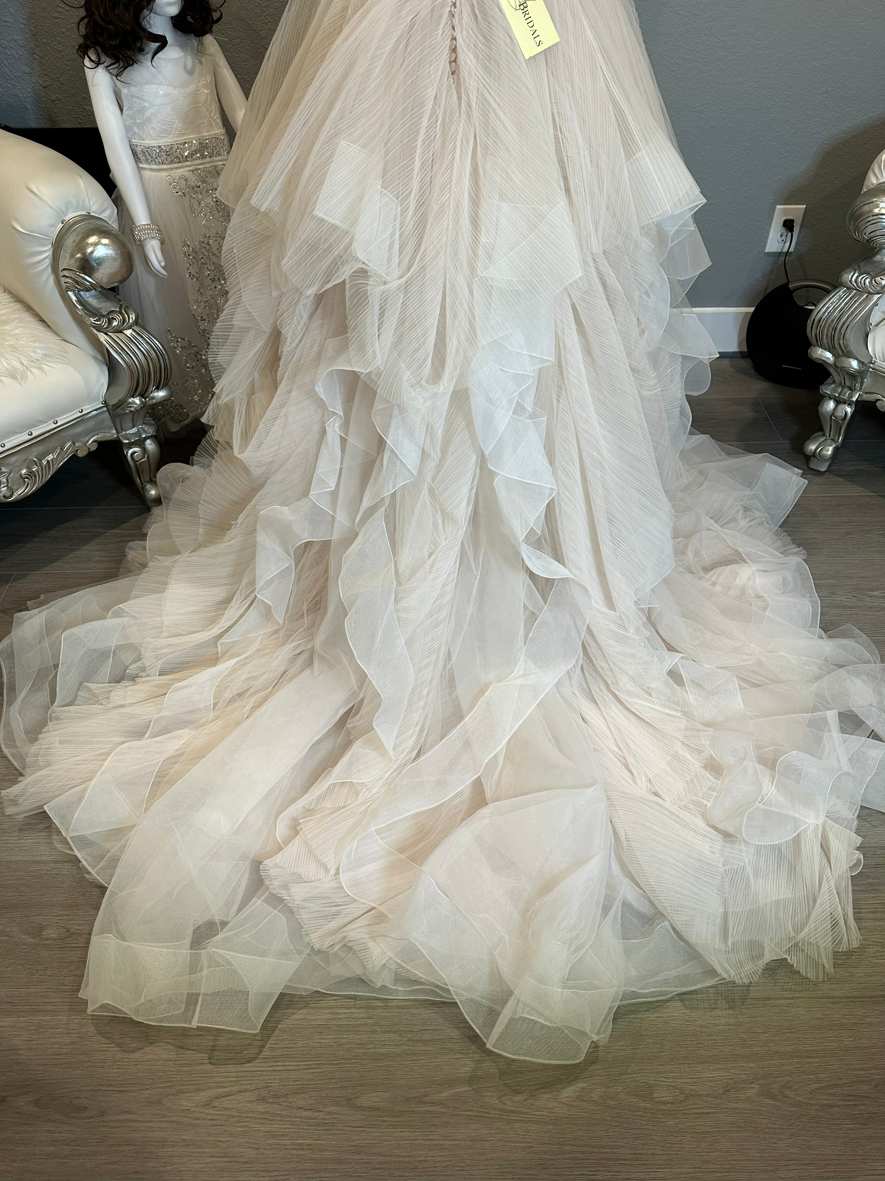 Allure Bridals Beaded Lace Wedding Dress with Tiered Tulle Skirt & Open Back SIZE 10