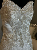 Custom Modern Mermaid-Style Wedding Gown with a Stunning Sweetheart Neckline- SIZE4