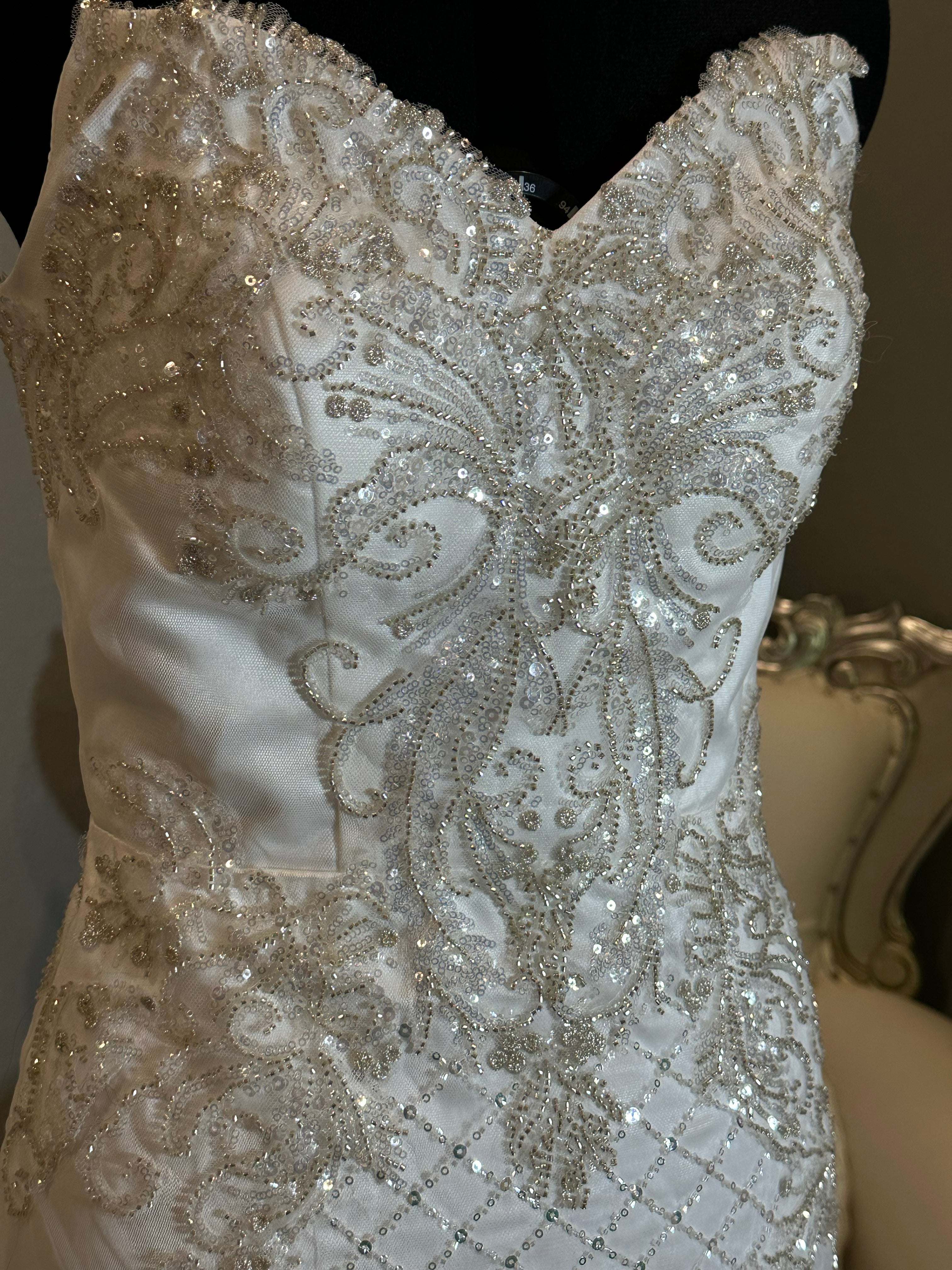Custom Modern Mermaid-Style Wedding Gown with a Stunning Sweetheart Neckline- SIZE4