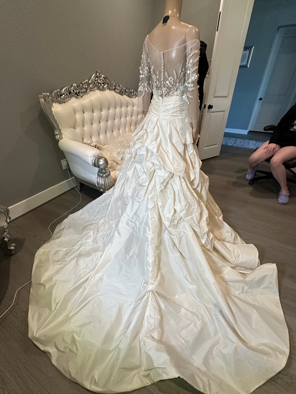 Anne Barge Petrouchka Elegant Ball Gown Wedding Dress with Beaded Illusion Bodice SIZE 8