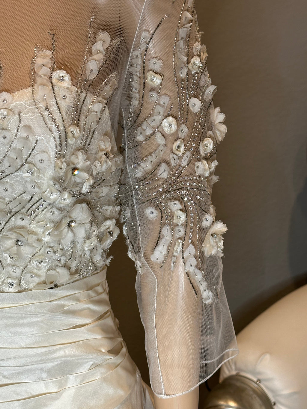Anne Barge Petrouchka Elegant Ball Gown Wedding Dress with Beaded Illusion Bodice SIZE 8
