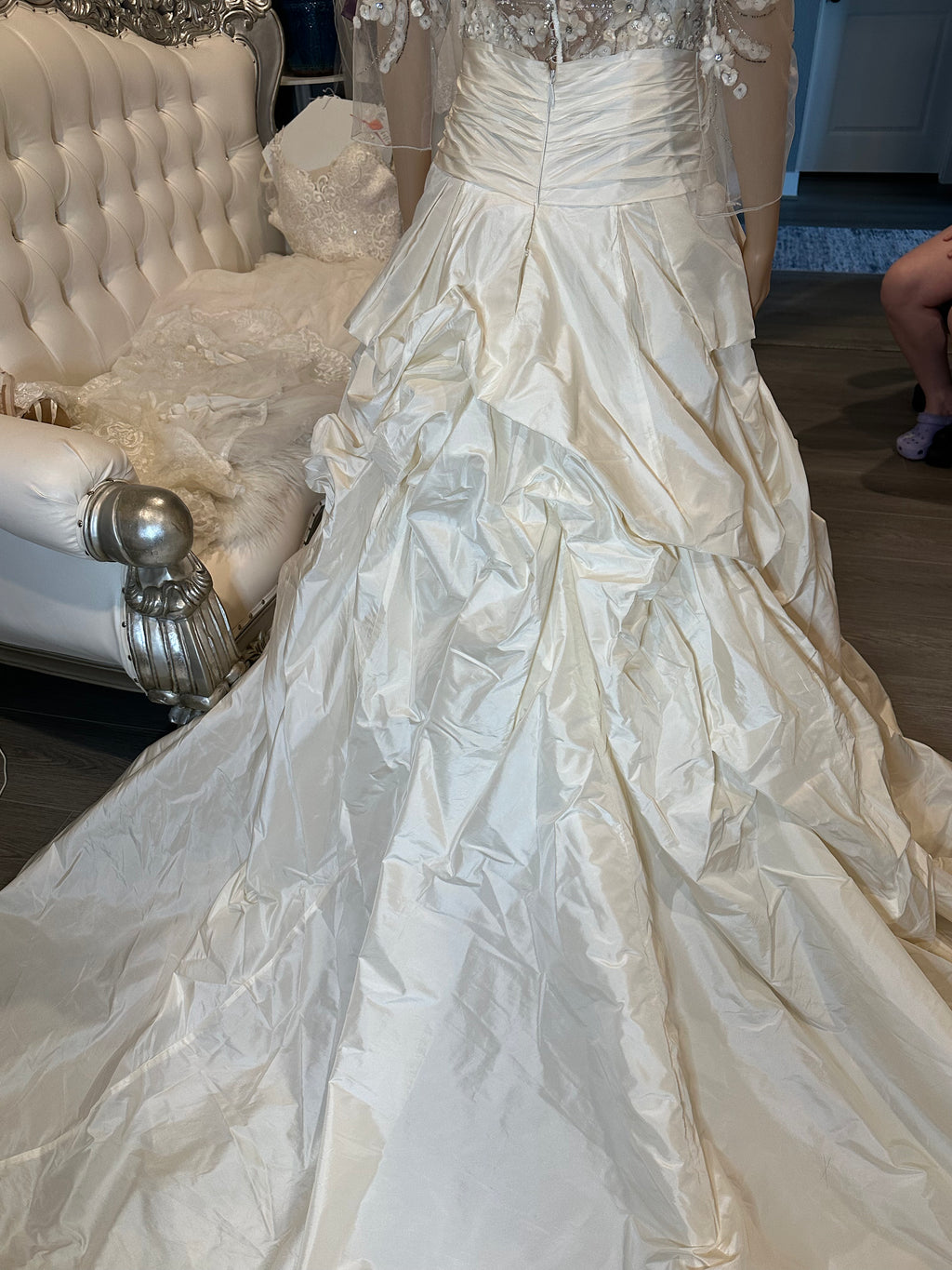 Anne Barge Petrouchka Elegant Ball Gown Wedding Dress with Beaded Illusion Bodice SIZE 8