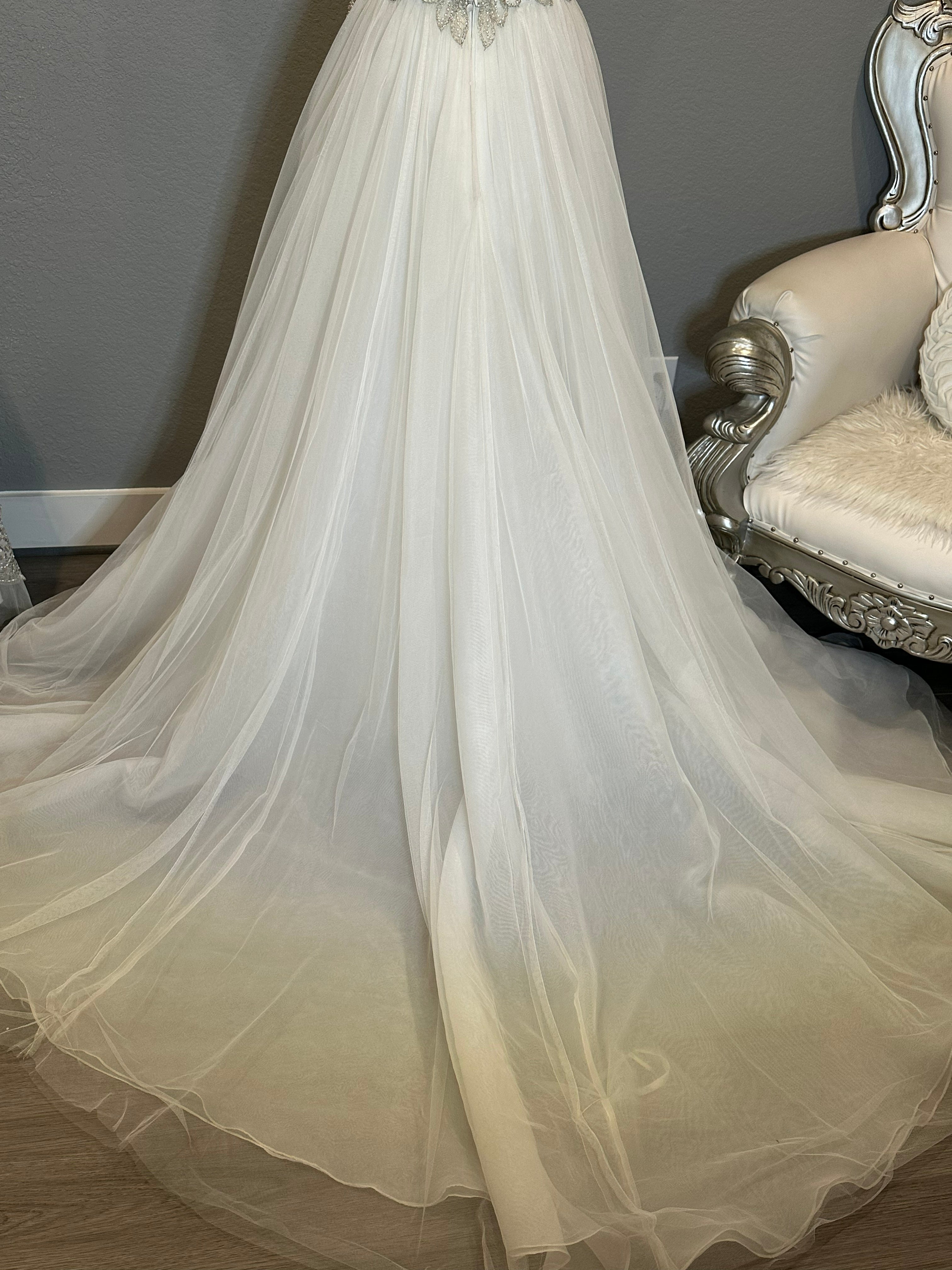 Blue by Enzoani Halifax A-Line Tulle Wedding Dress w/ Beaded Cap Sleeves & Open Back SIZE 8
