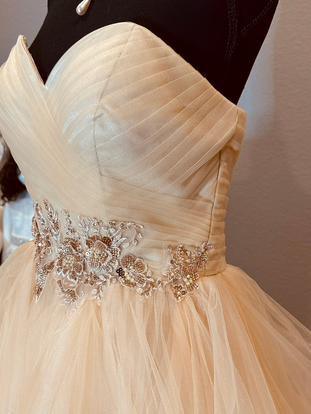 Strapless Ball Gown Wedding Dress w/ Layered Organza Skirt, Beaded Waist & Chapel Train SIZE 14