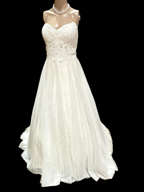 Carrrafina Removable Straps Sweetheart Neckline with A-Line Silhouette SIZE 8