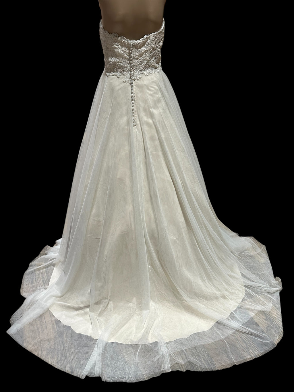 Carrrafina Removable Straps Sweetheart Neckline with A-Line Silhouette SIZE 8