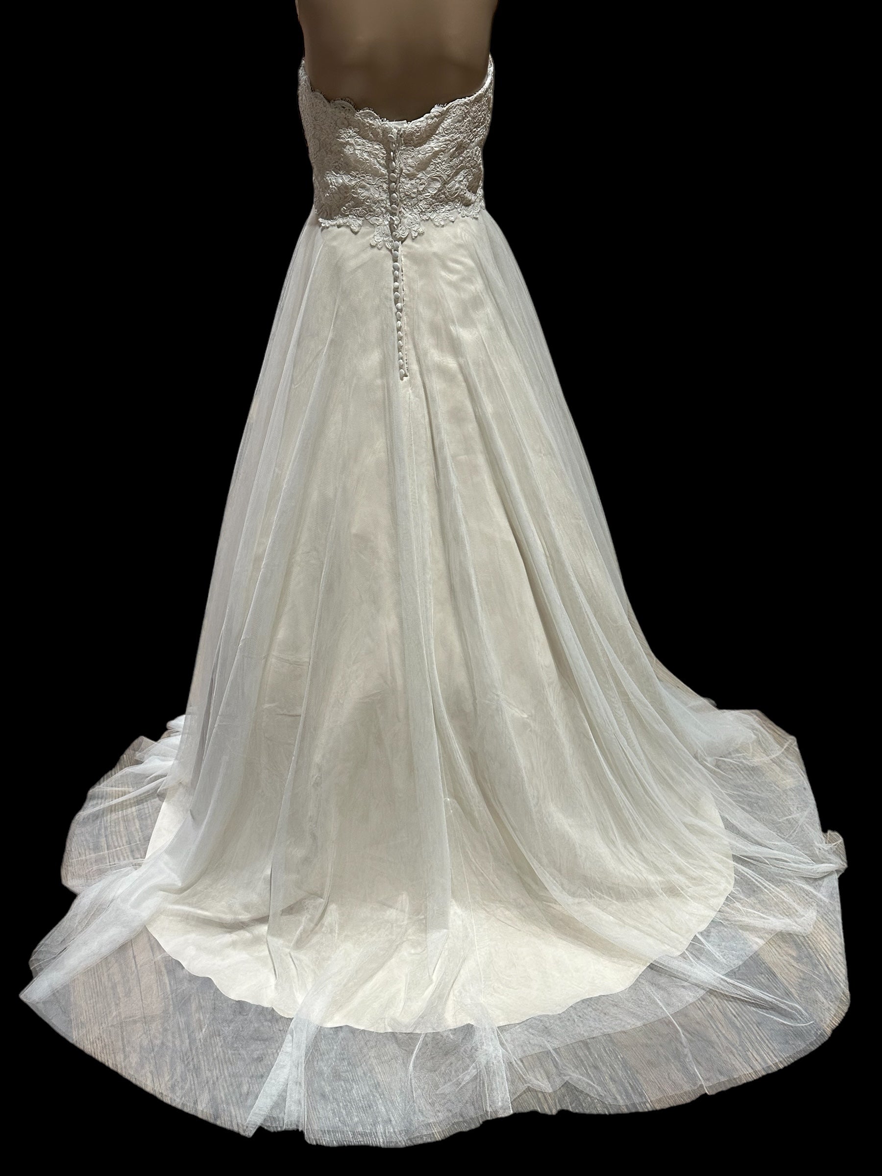 Carrrafina Removable Straps Sweetheart Neckline with A-Line Silhouette SIZE 8