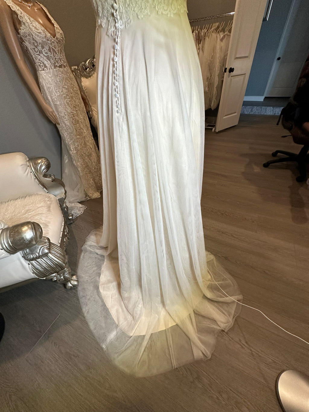 Carrrafina Removable Straps Sweetheart Neckline with A-Line Silhouette SIZE 8