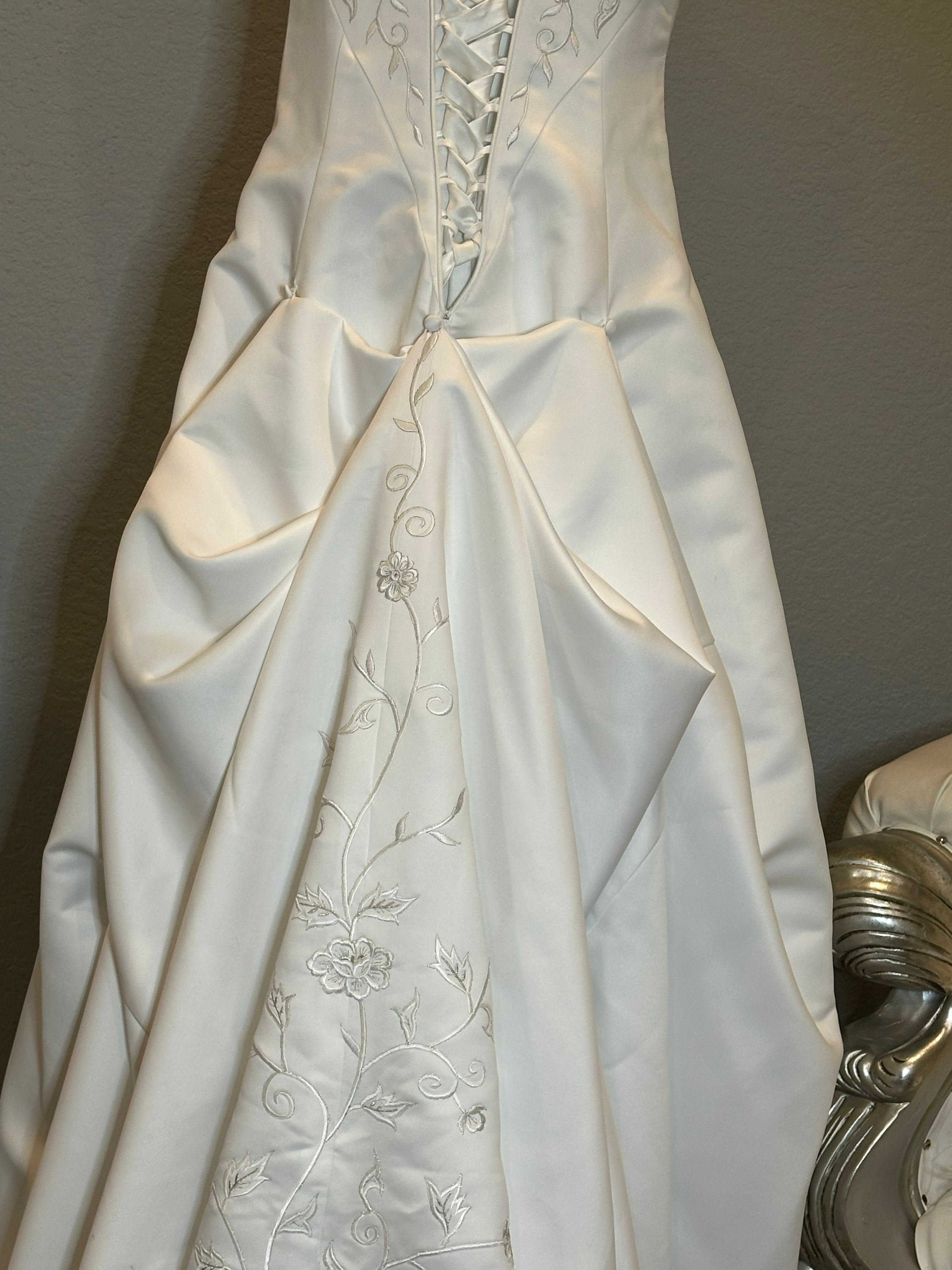 Emme Bridal Satin A-Line Wedding Dress w/ Spaghetti Straps, Corset Back & Embroidery SIZE 14