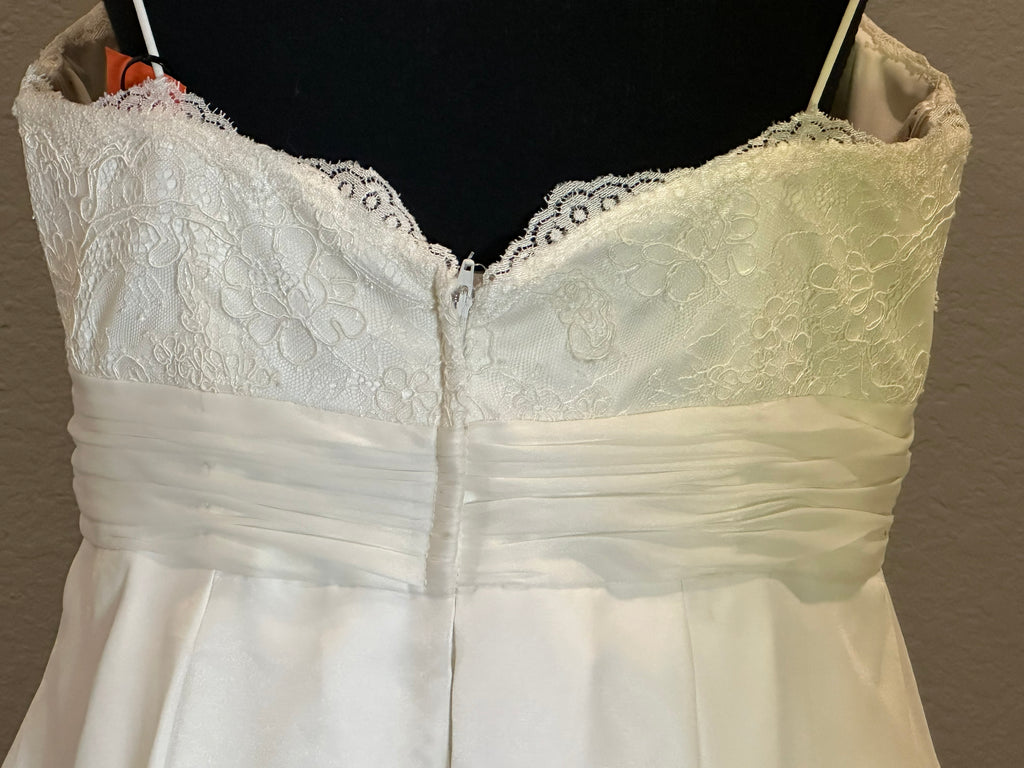 David’s Bridal Galina A-Line Wedding Dress w/ Lace Bodice, Spaghetti Straps & Floral Waist Detail SIZE 12