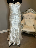 David's Bridal Elegant Satin Trumpet Bridal Gown with Sweetheart Neckline SIZE 8