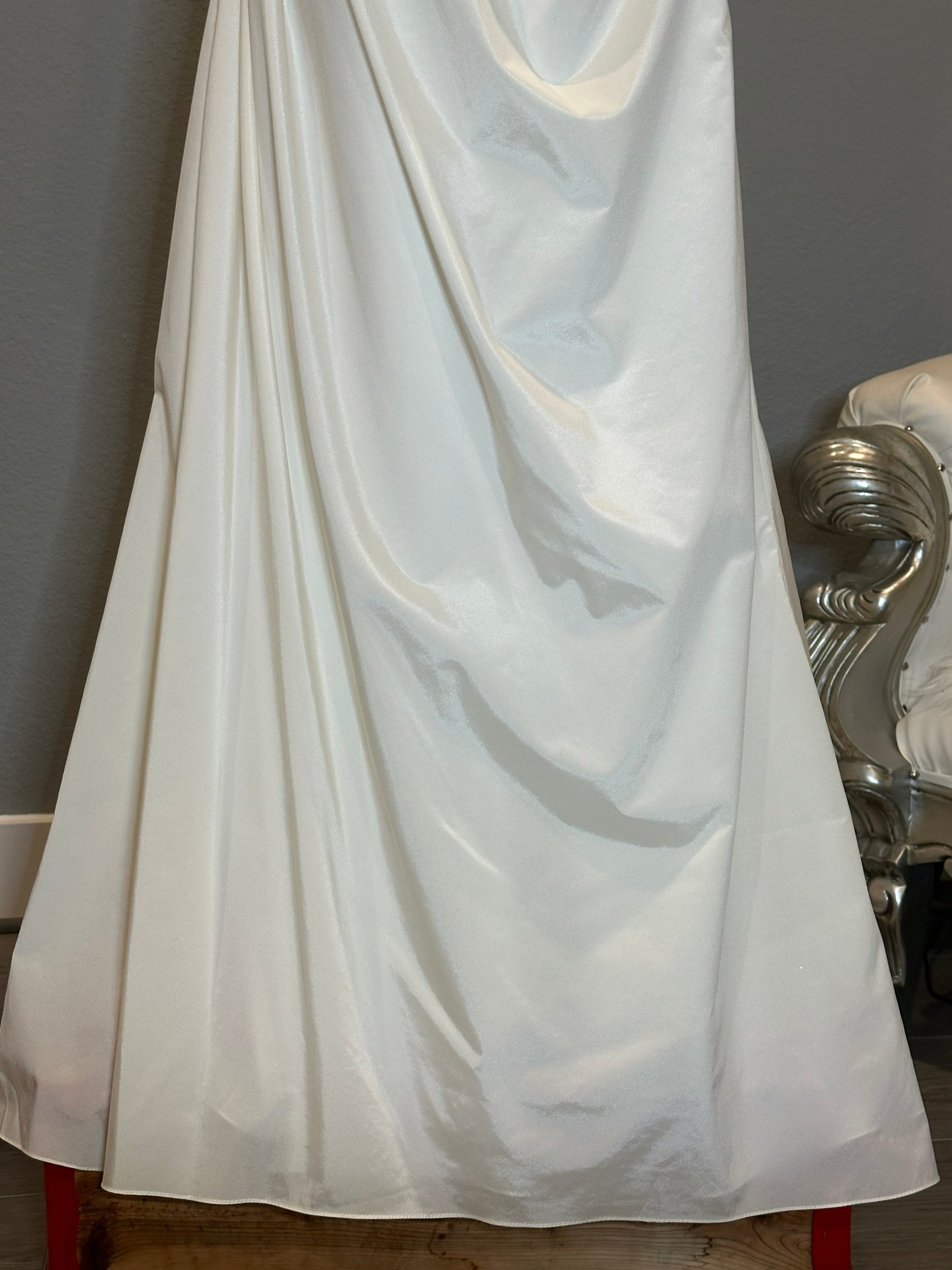 David’s Bridal Strapless Wedding Dress – Satin A-Line, Floral Waist Detail, Chapel Train- SIZE 14