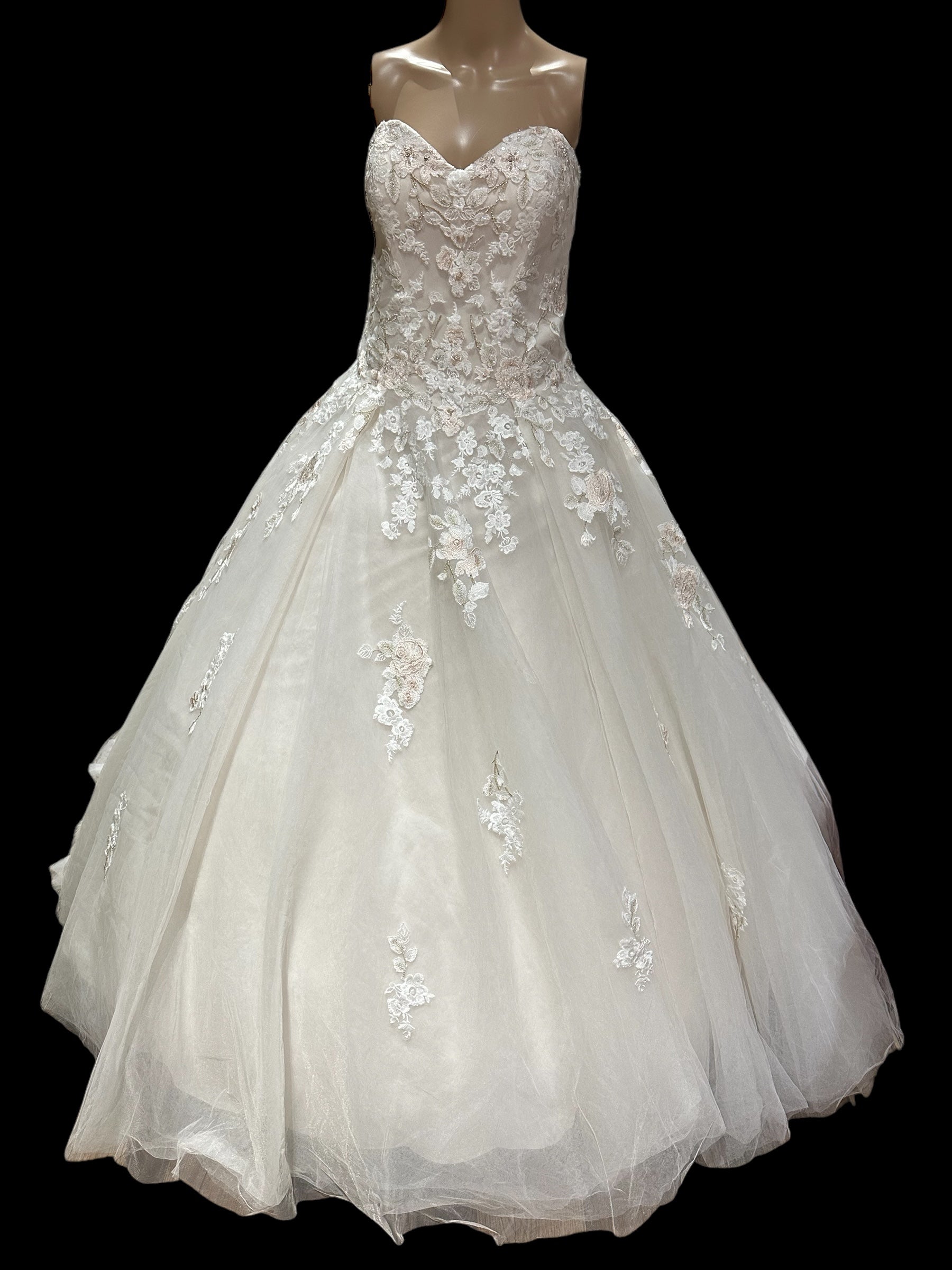 David’s Bridal Strapless Lace Ball Gown Wedding Dress with Tulle Skirt & Train SIZE 10