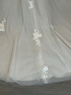 David’s Bridal Strapless Lace Ball Gown Wedding Dress with Tulle Skirt & Train SIZE 10