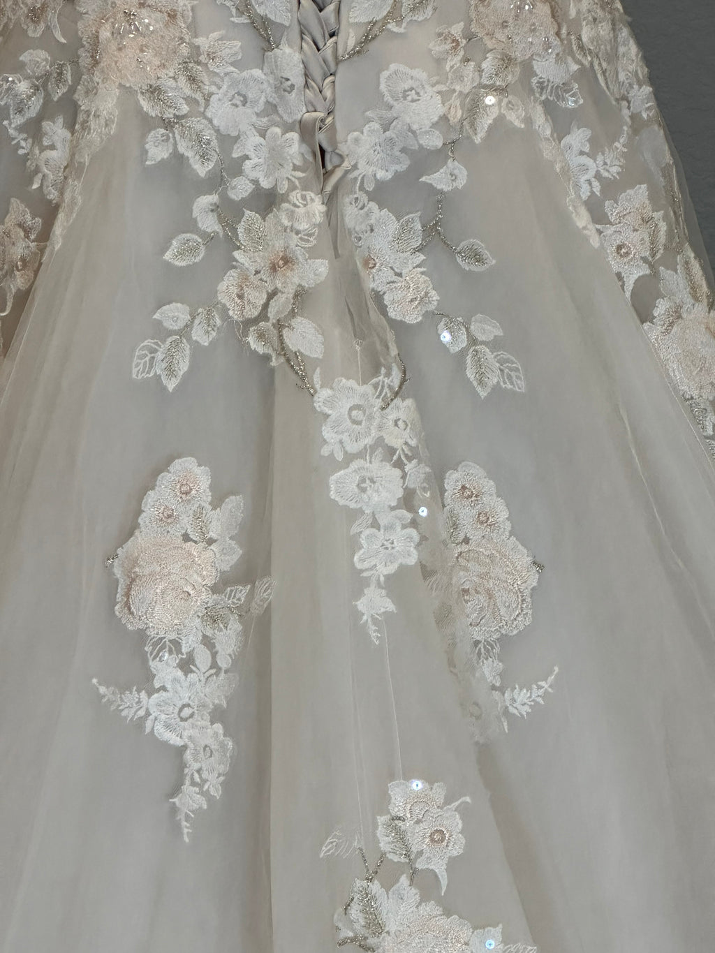 David’s Bridal Strapless Lace Ball Gown Wedding Dress with Tulle Skirt & Train SIZE 10