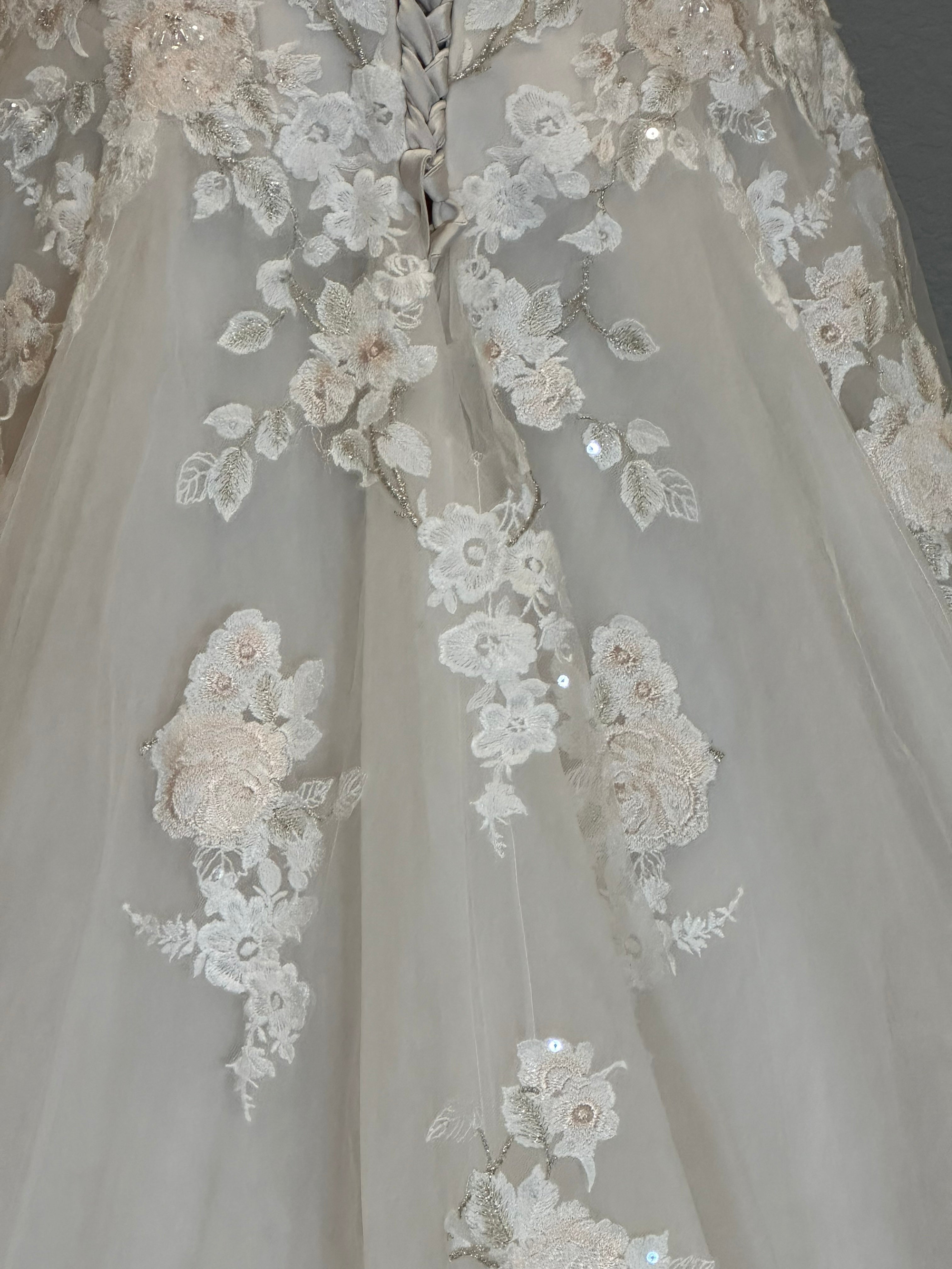David’s Bridal Strapless Lace Ball Gown Wedding Dress with Tulle Skirt & Train SIZE 10