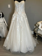 David’s Bridal Strapless Lace Ball Gown Wedding Dress with Tulle Skirt & Train SIZE 10