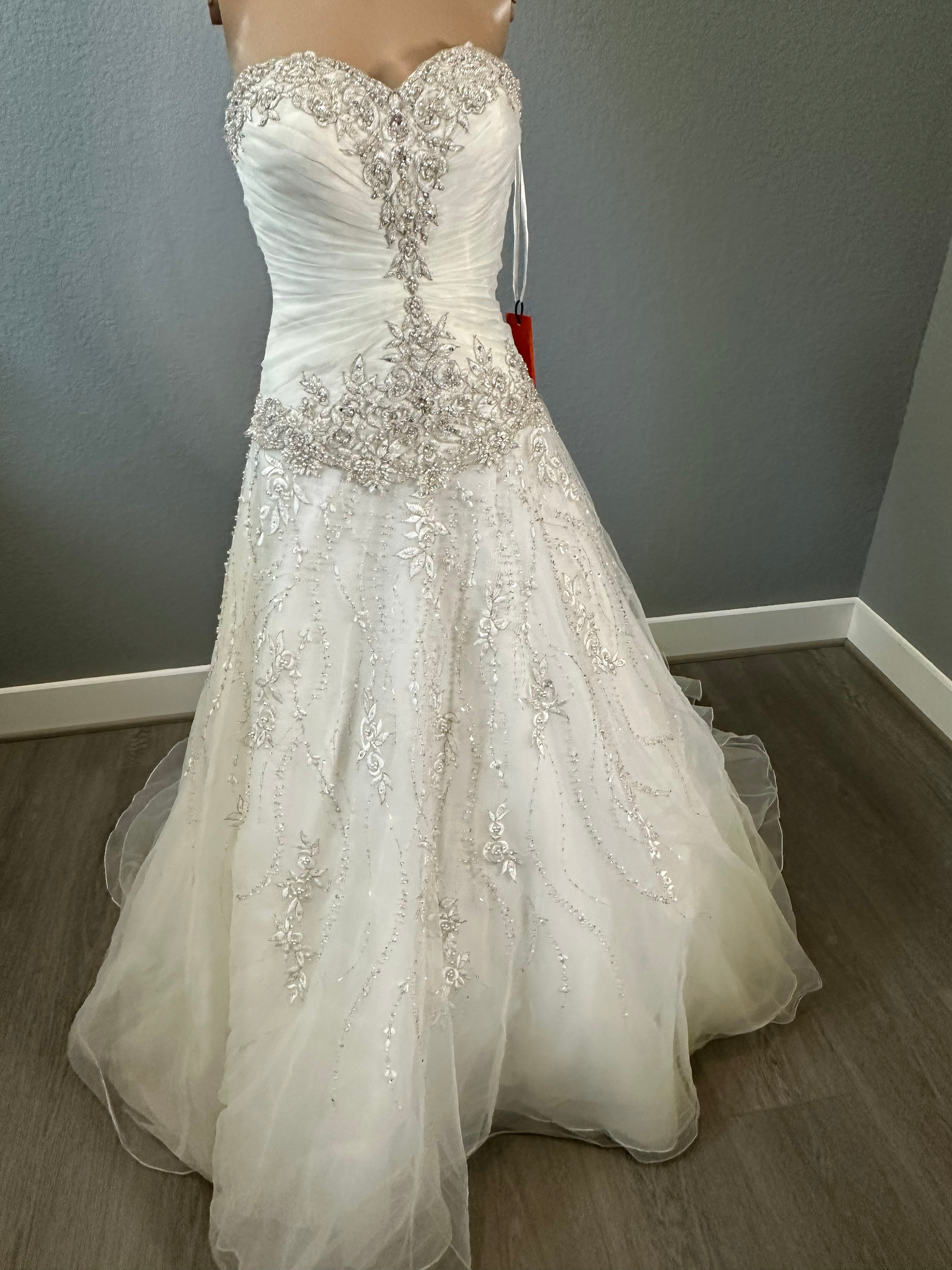 Allure Bridals Strapless Ball Gown with Sweetheart Neckline /SIZE 4