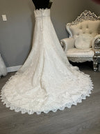 La Sposa Pronovias Lace A-Line Wedding Dress w/ Straight Neckline, Button Back & Chapel Train SIZE 14