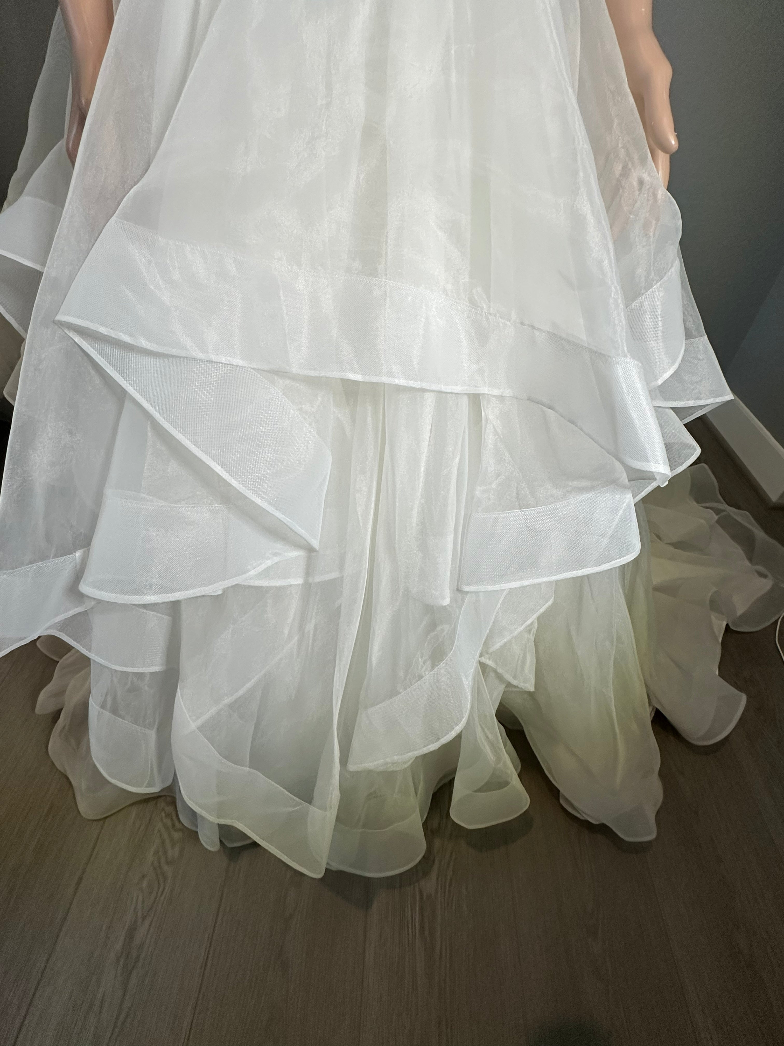 Martin Thornburg Full Ball Gown with V-Neck with Lace and Embroidery SIZE 6