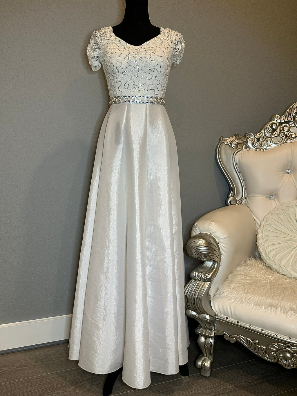 Duulce Satin & Lace Flower Girl / Junior Bridesmaid Style Dress – Short Sleeve, Beaded Waist, Ivory SIZE ADULT SMALL