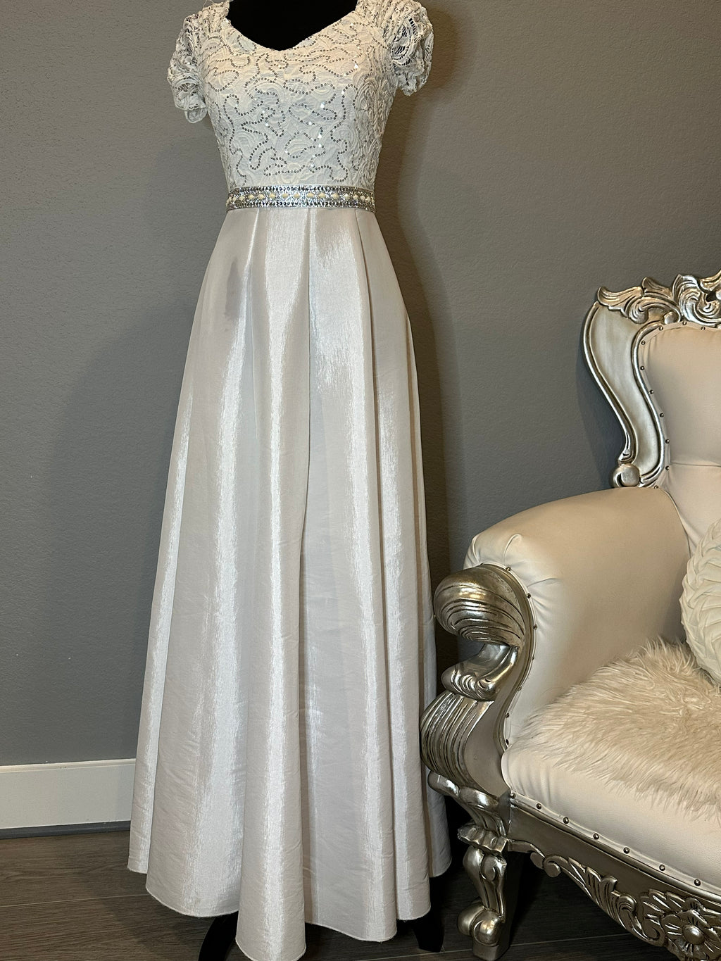 Duulce Satin & Lace Flower Girl / Junior Bridesmaid Style Dress – Short Sleeve, Beaded Waist, Ivory SIZE ADULT SMALL