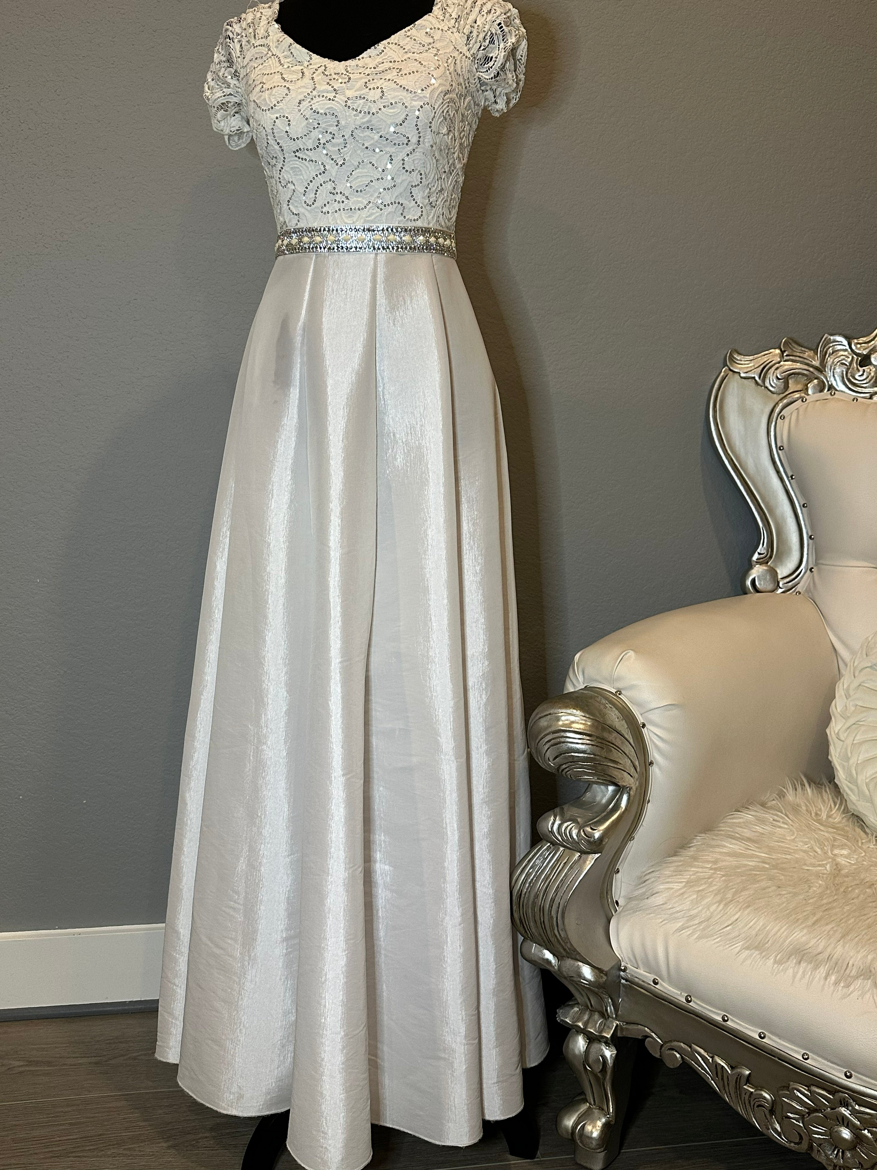 Duulce Satin & Lace Flower Girl / Junior Bridesmaid Style Dress – Short Sleeve, Beaded Waist, Ivory SIZE ADULT SMALL