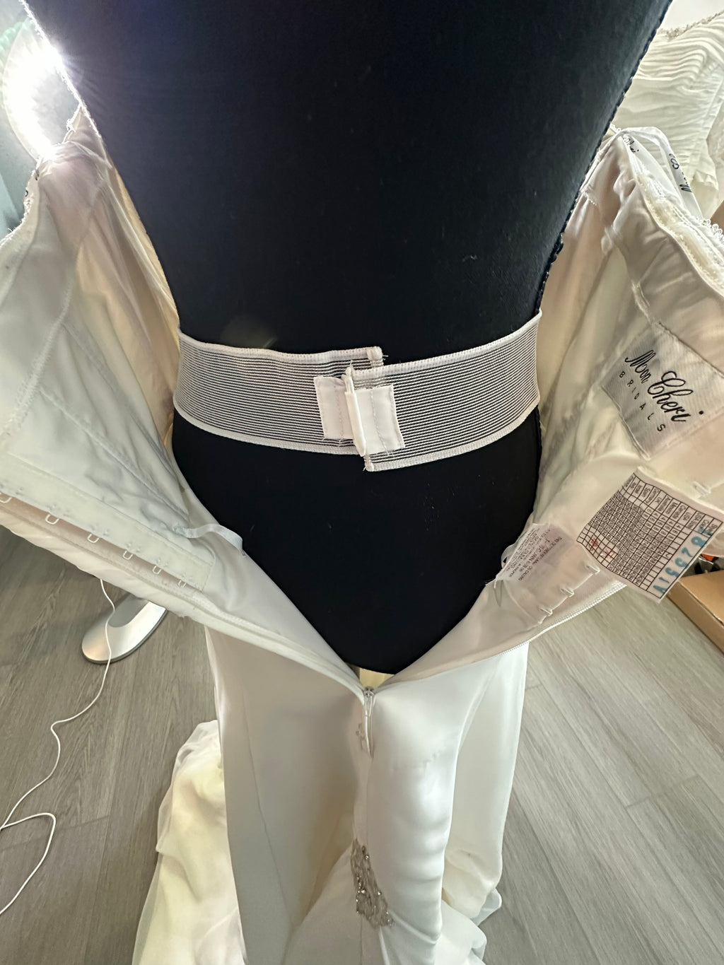 Rhiannon A-Line Strapless Sweetheart Wedding Dress/ SIZE 4