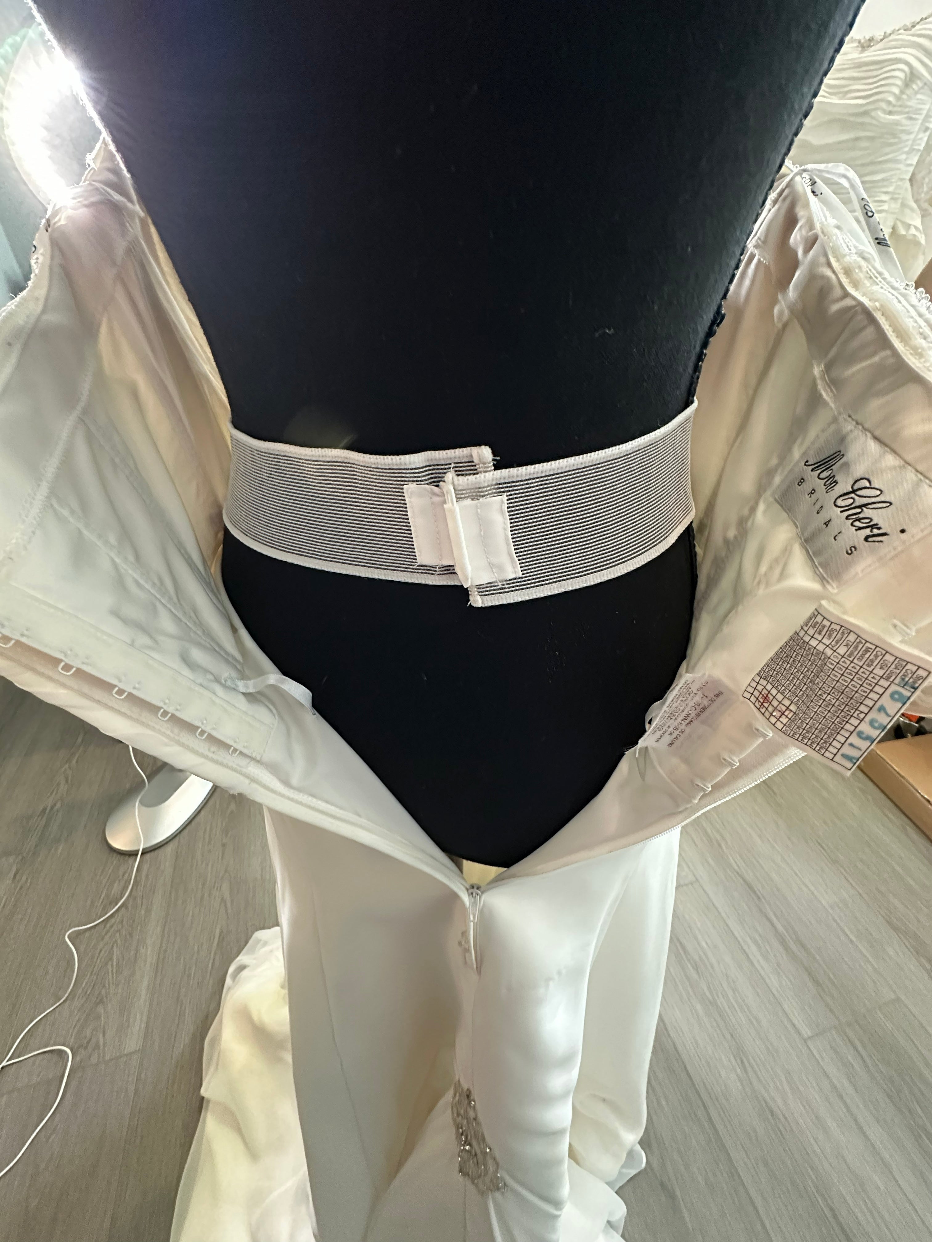 Rhiannon A-Line Strapless Sweetheart Wedding Dress/ SIZE 4