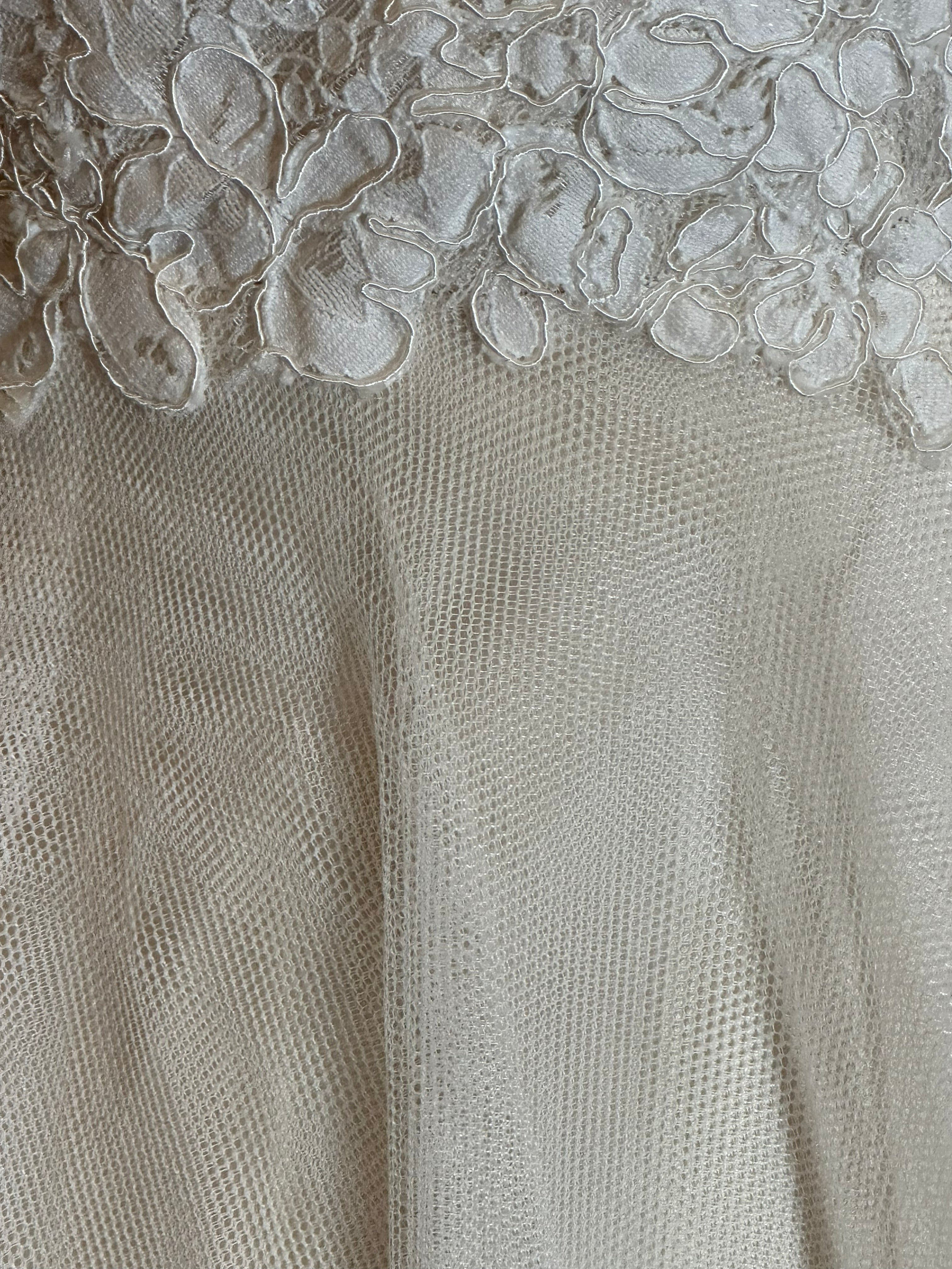 Carrrafina Removable Straps Sweetheart Neckline with A-Line Silhouette SIZE 8