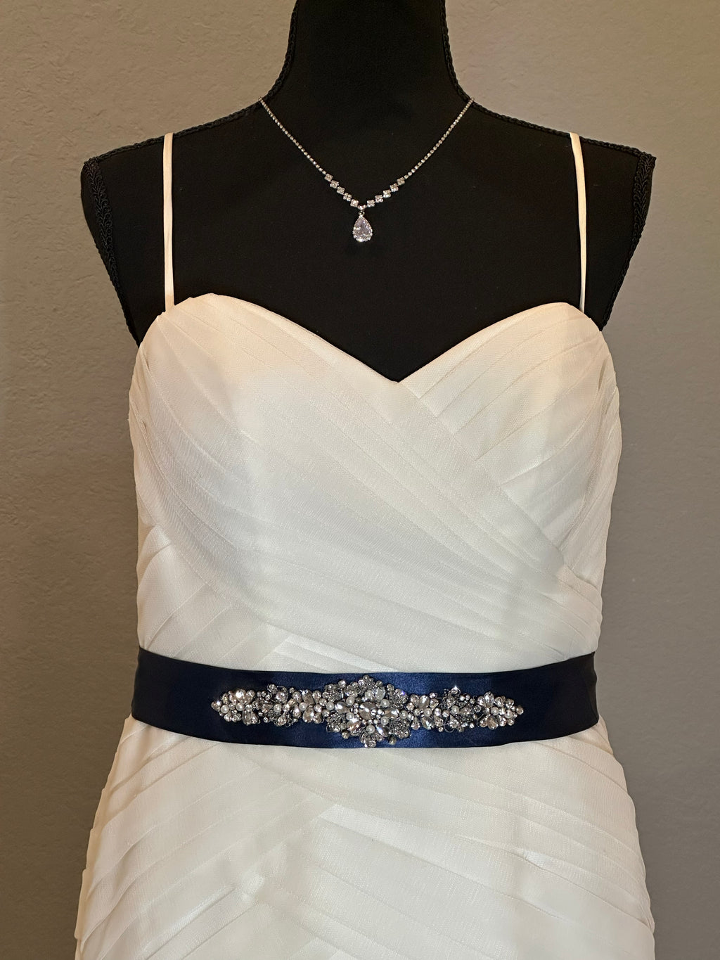 Essense of Australia Sweetheart Ruched Wedding Dress with Navy Sash & Train SIZE 10