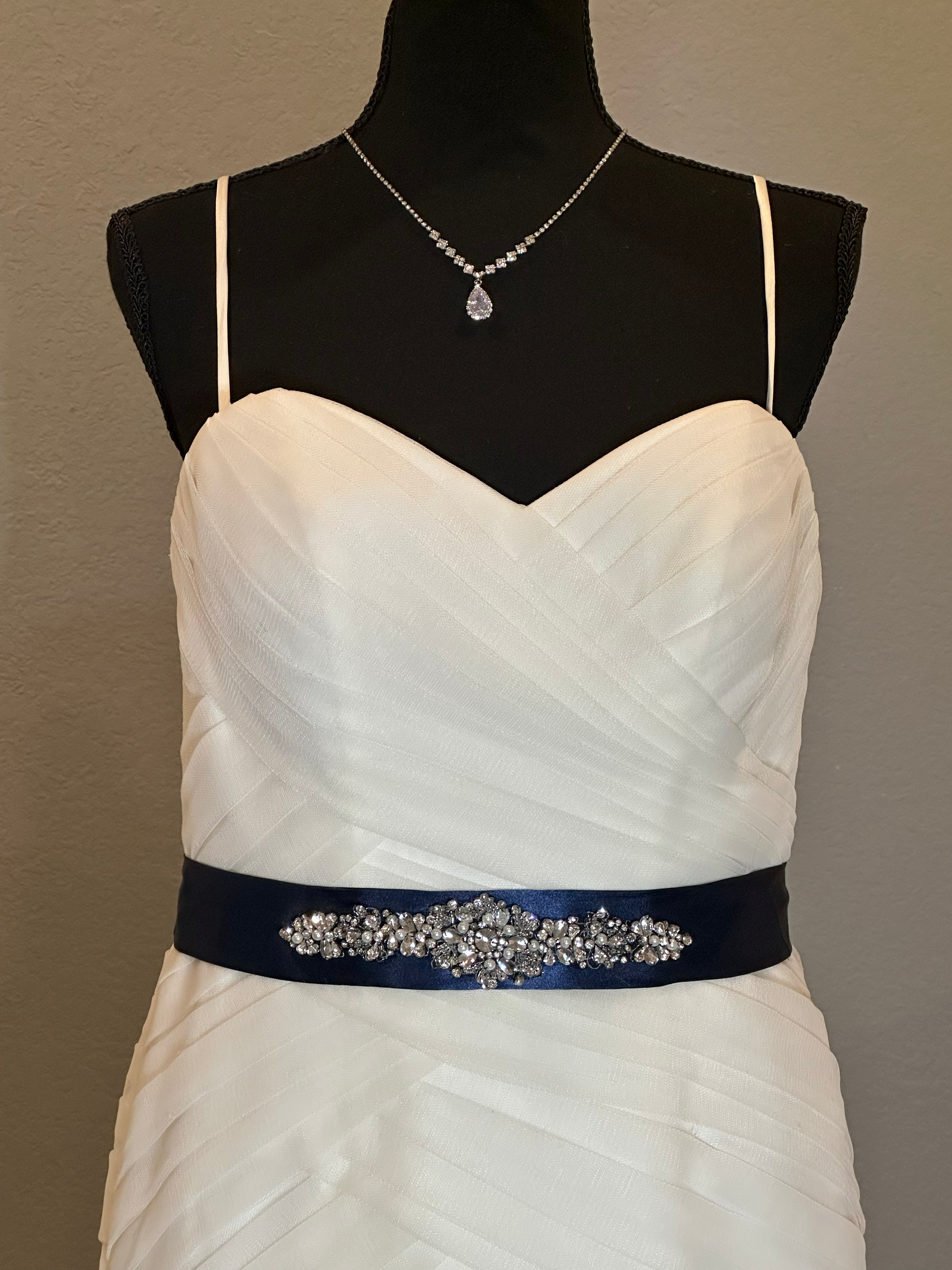 Essense of Australia Sweetheart Ruched Wedding Dress with Navy Sash & Train SIZE 10